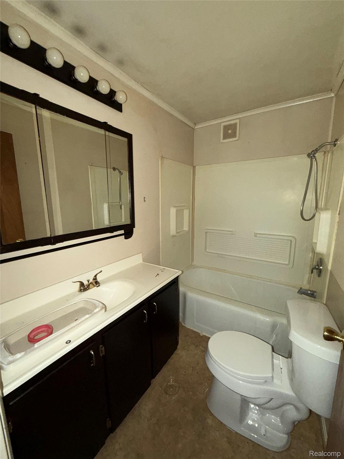 1038 W Pine Avenue Property Photo 16