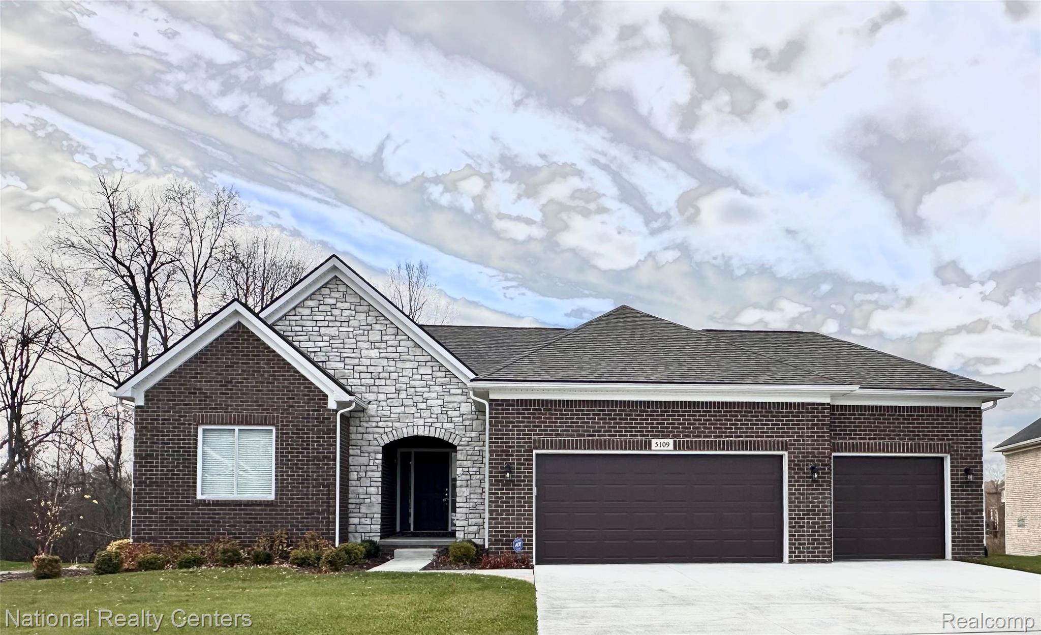 8384 Meadow Creek Drive Property Photo 1