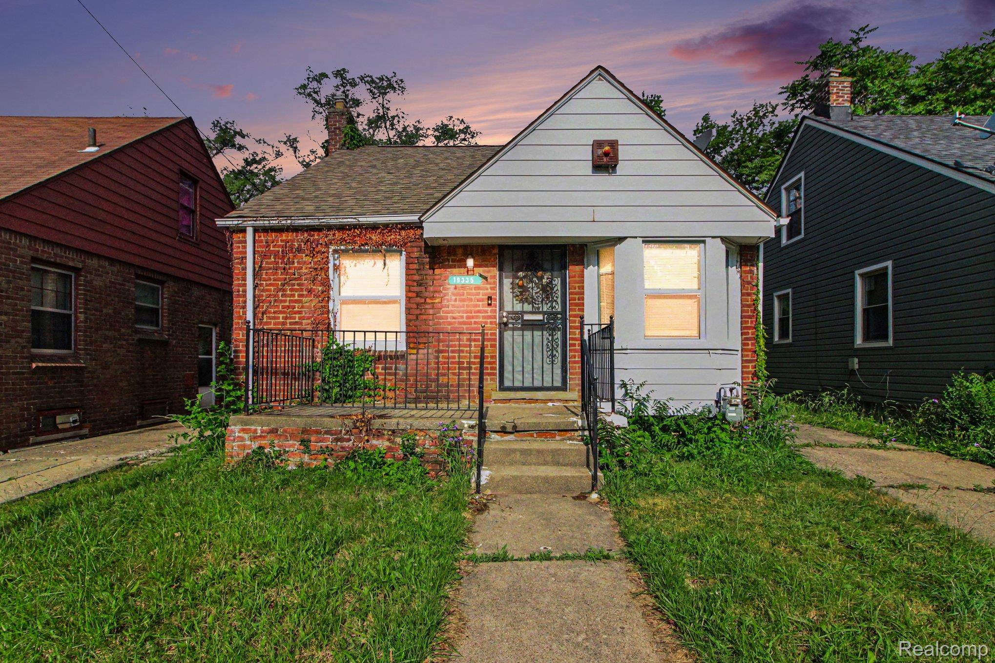 19335 Rutherford Street Property Photo 1