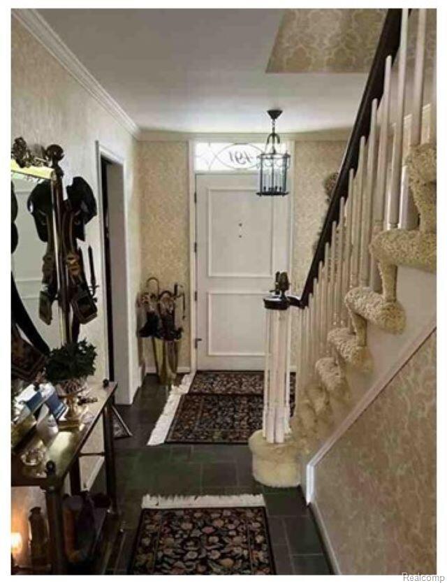 491 Colonial Road Property Photo 9