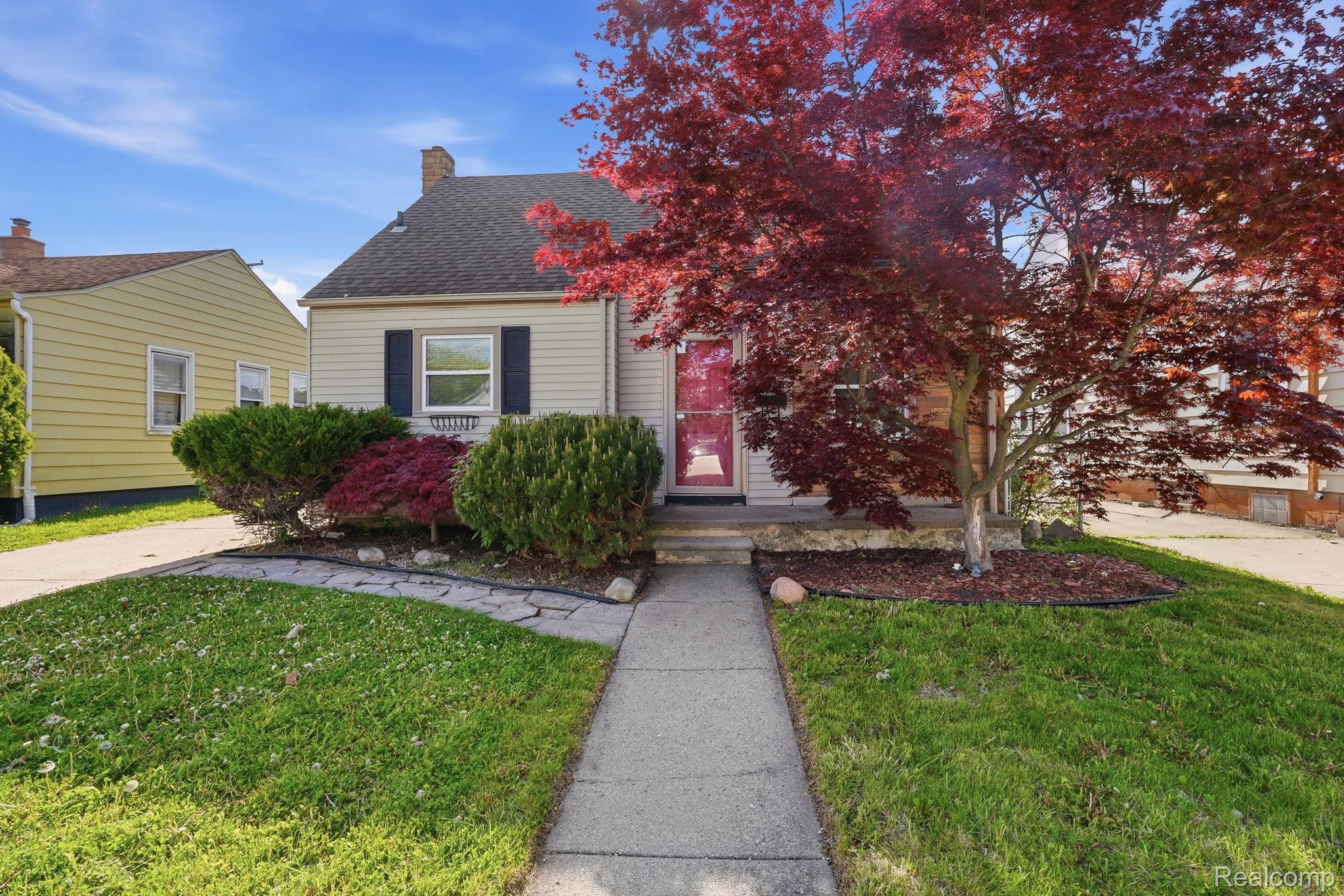 22413 Cushing Avenue Property Photo 1