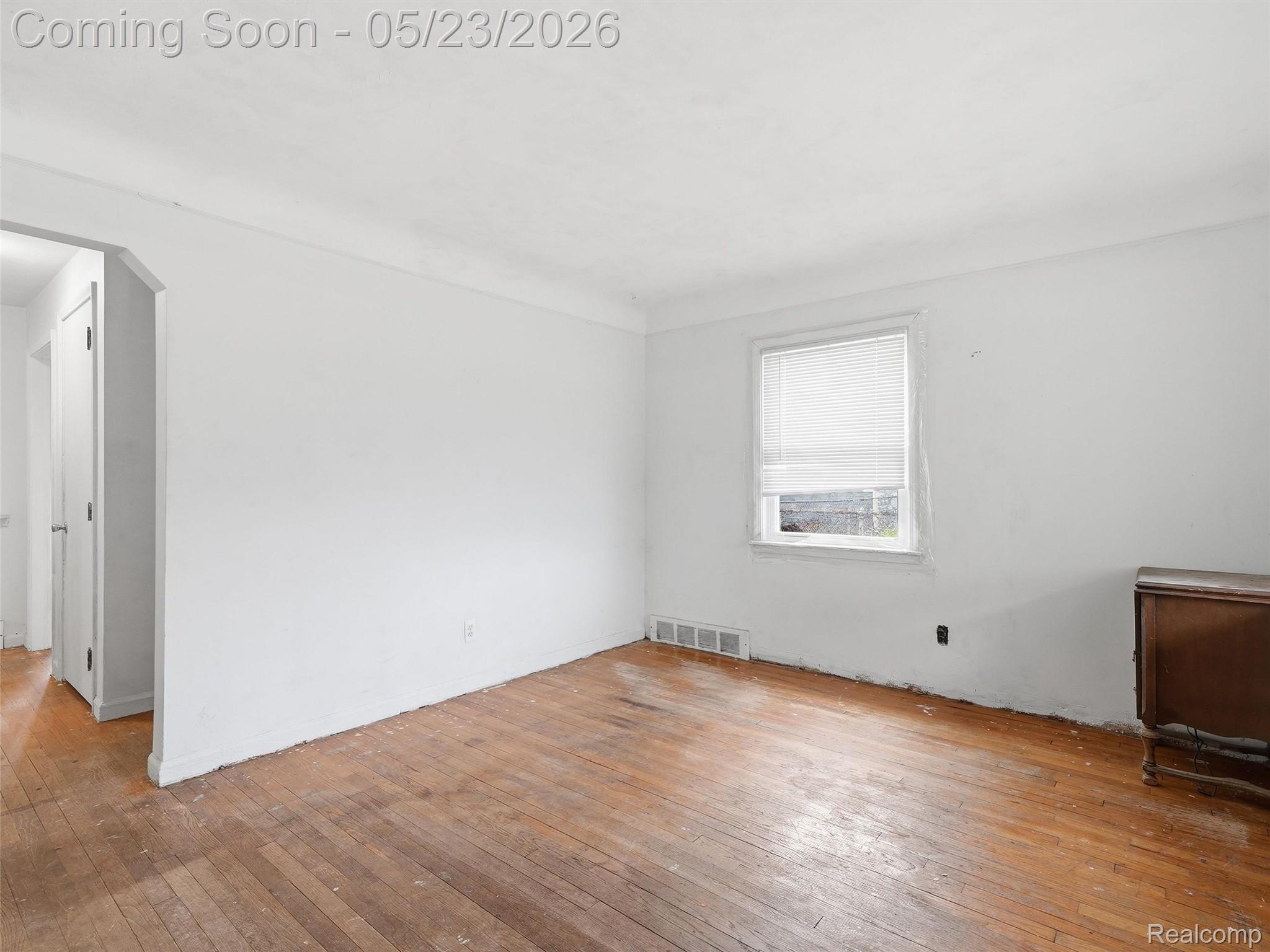 19132 Glenmore Property Photo 3