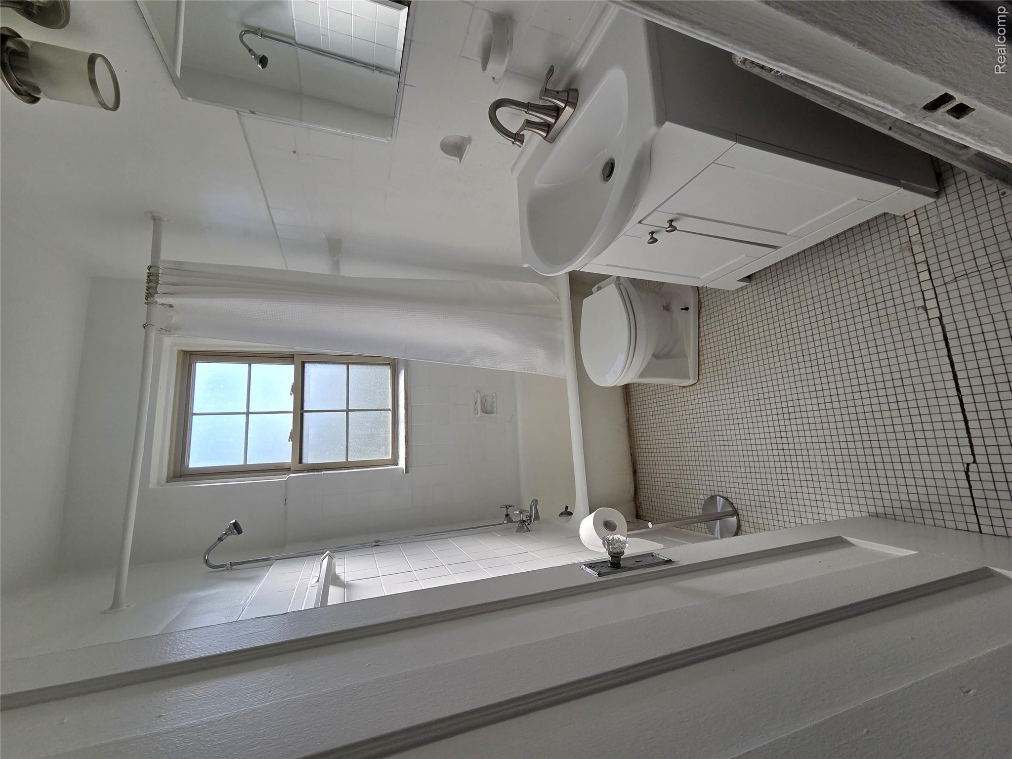 1360 Seward Street Property Photo 3