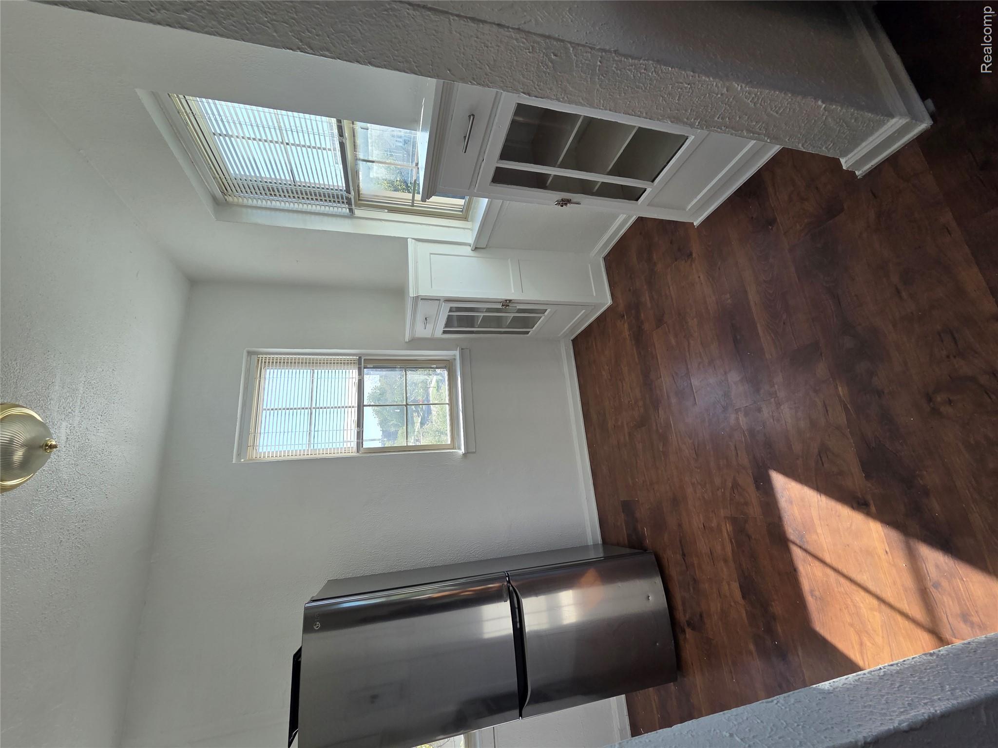 1360 Seward Street Property Photo 4