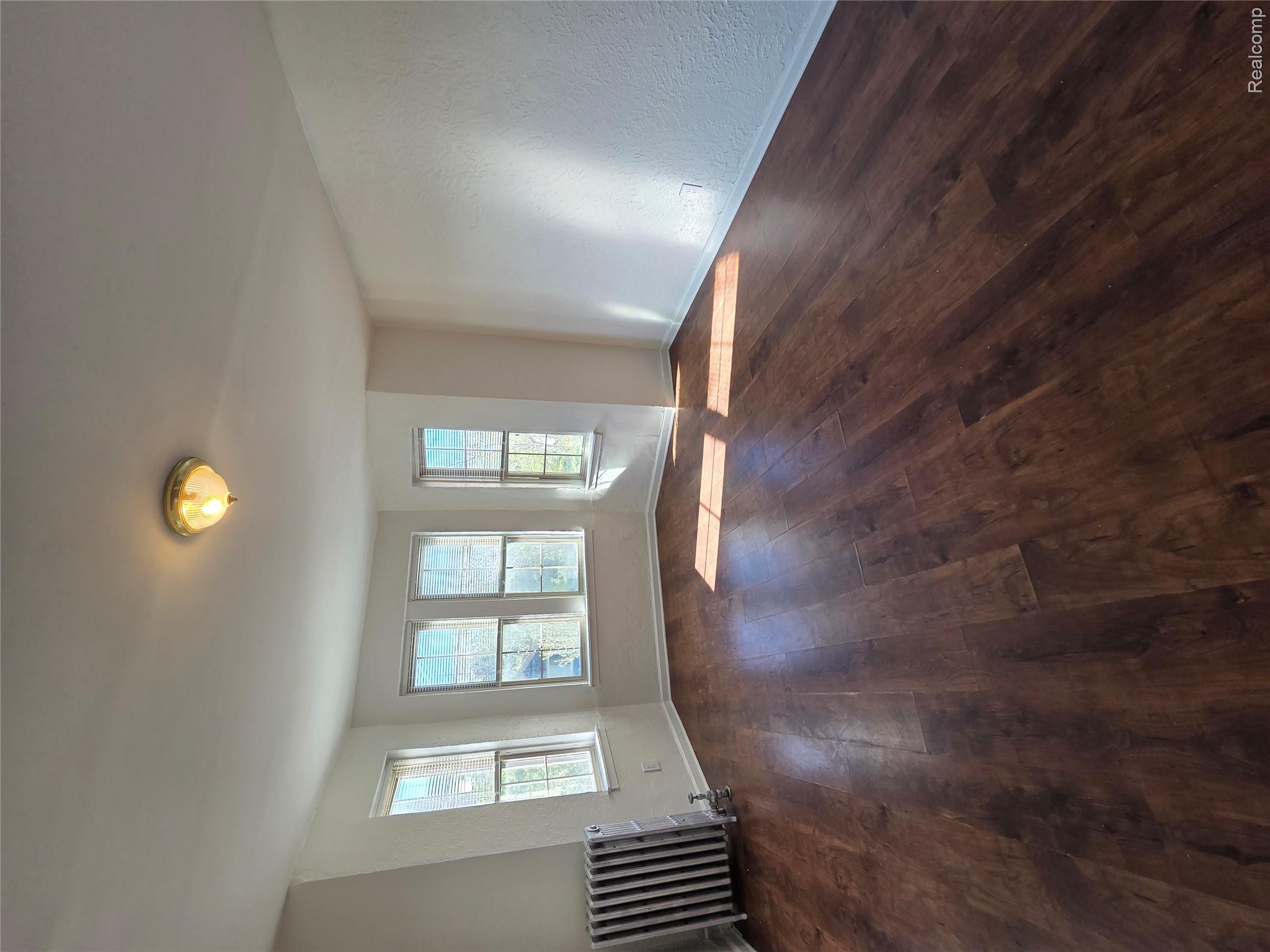 1360 Seward Street Property Photo 7