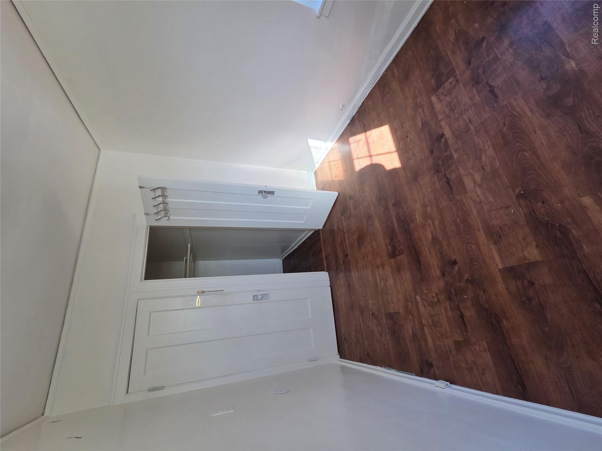 1360 Seward Street Property Photo 9