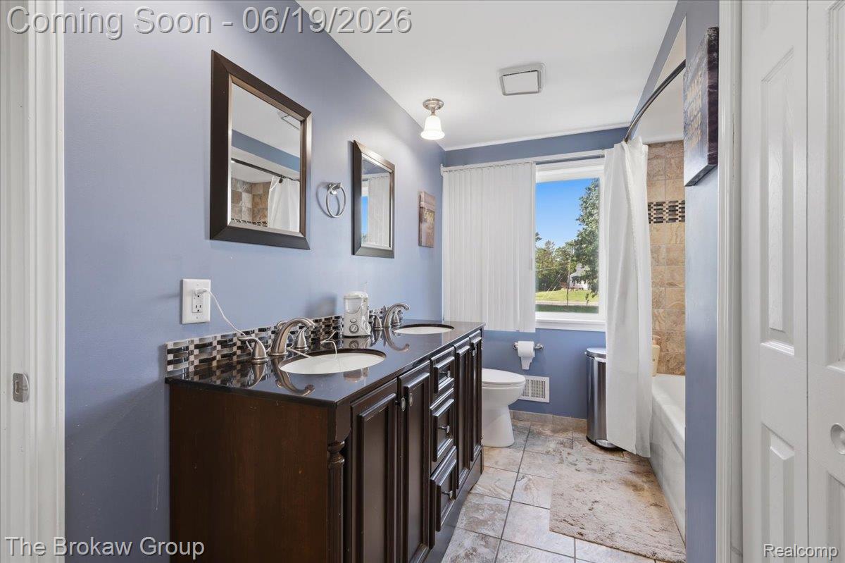 4495 Groveland Road Property Photo 24