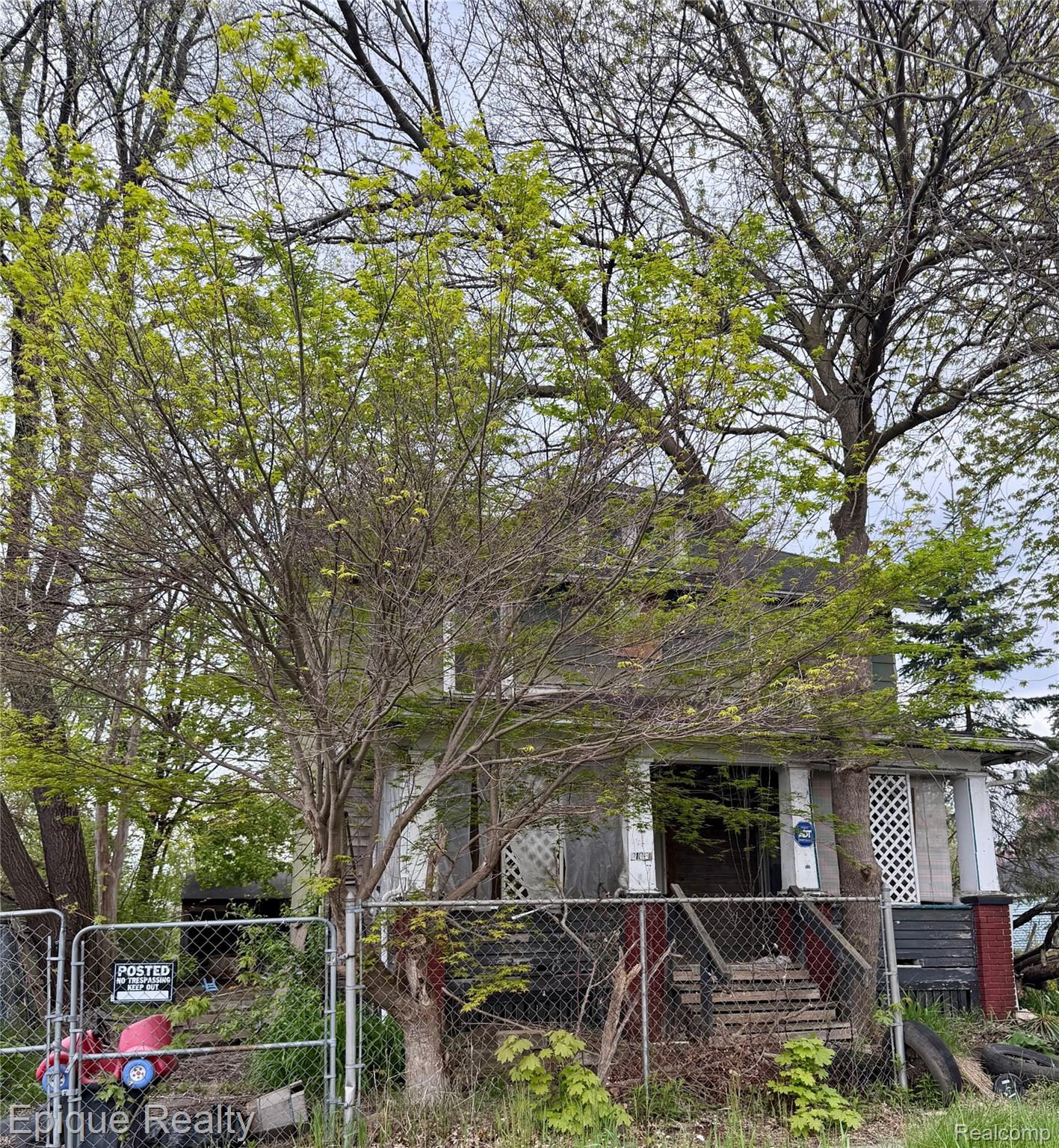 2105 Arlington Avenue Property Photo 1