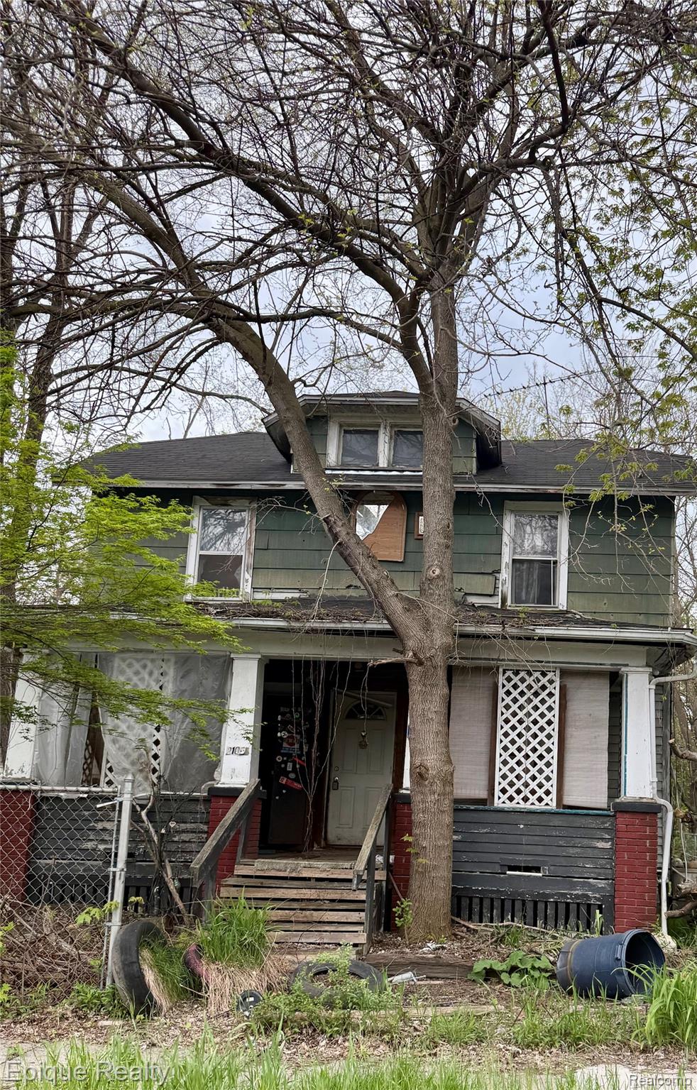 2105 Arlington Avenue Property Photo 2