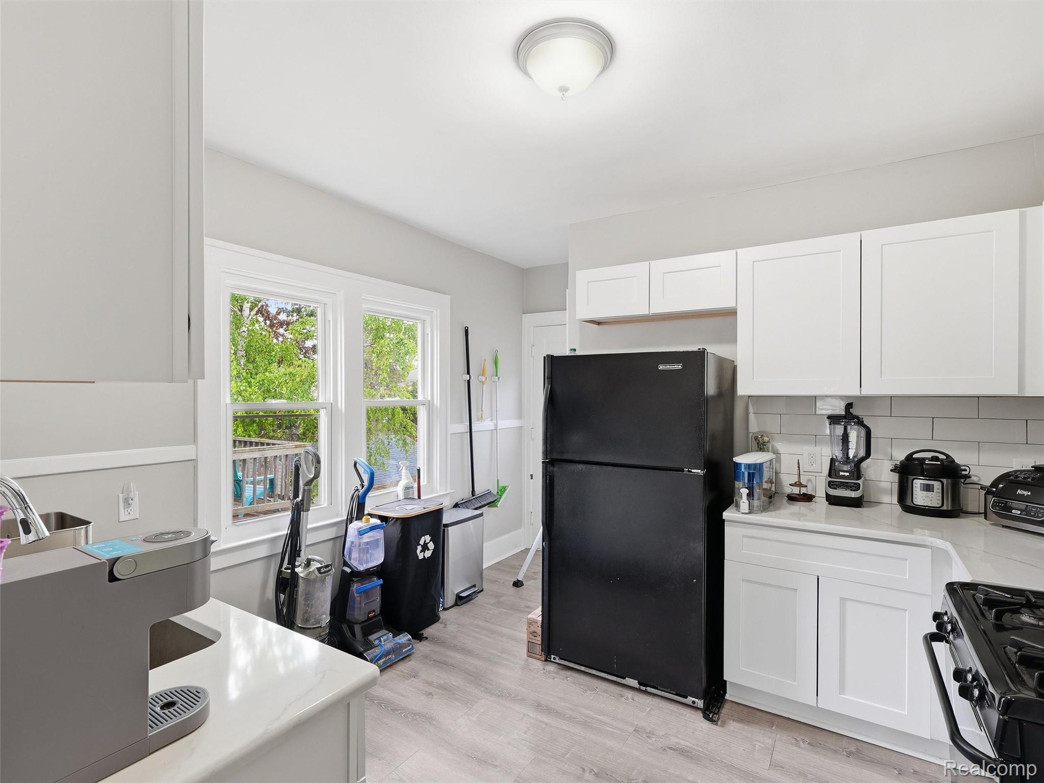 1123 Wayburn Street Property Photo 23