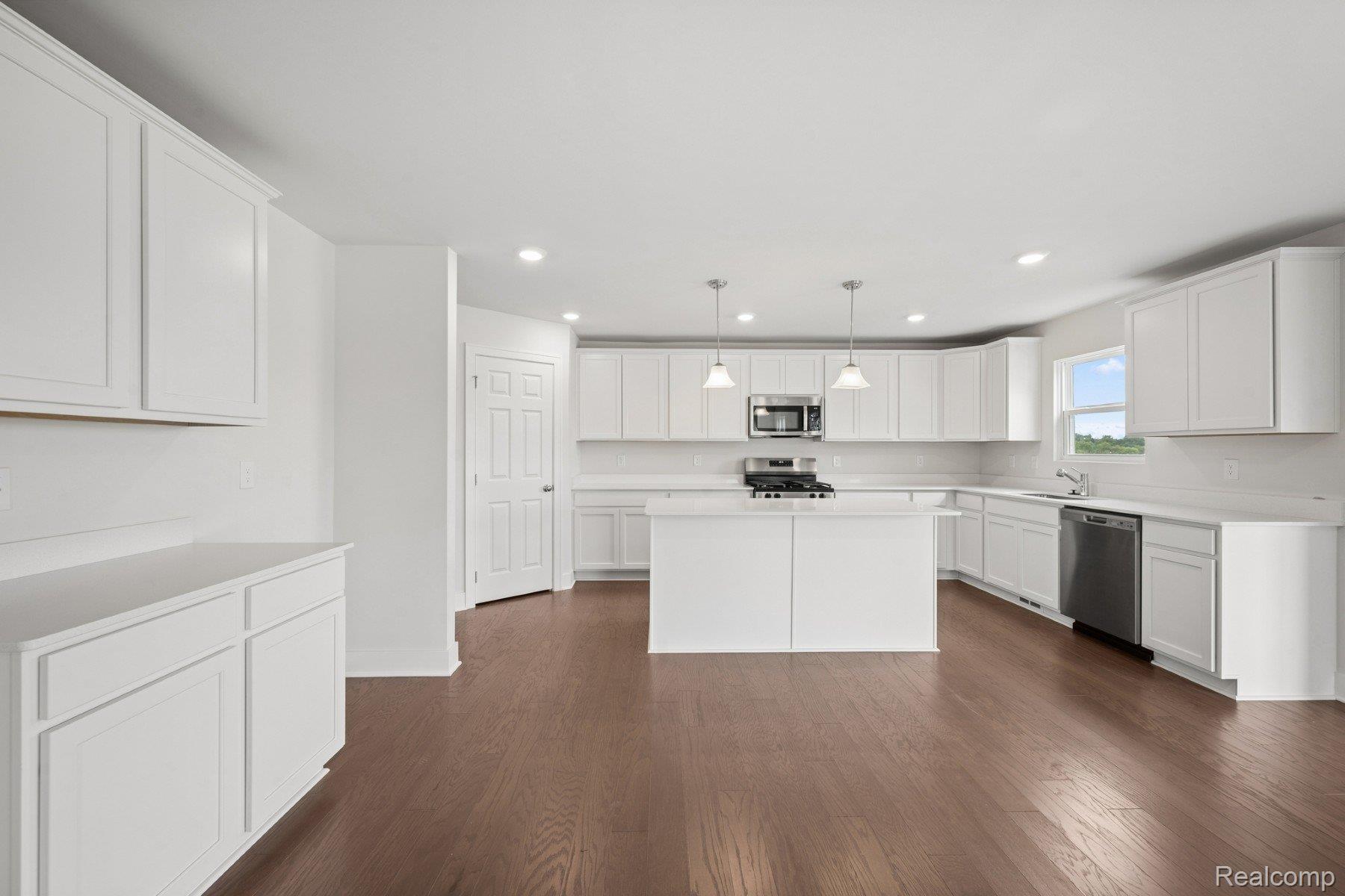 647 Harvest Way Property Photo 6