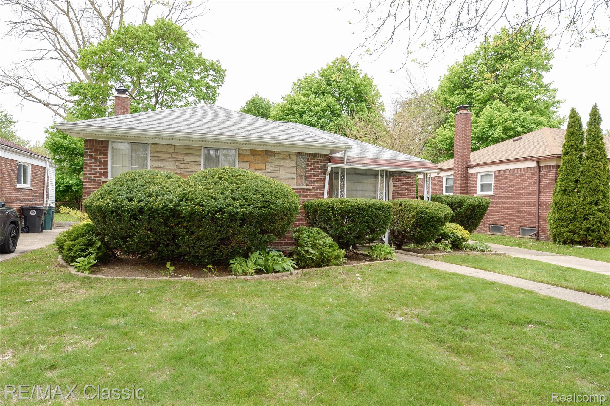 21961 Sussex Street Property Photo 1