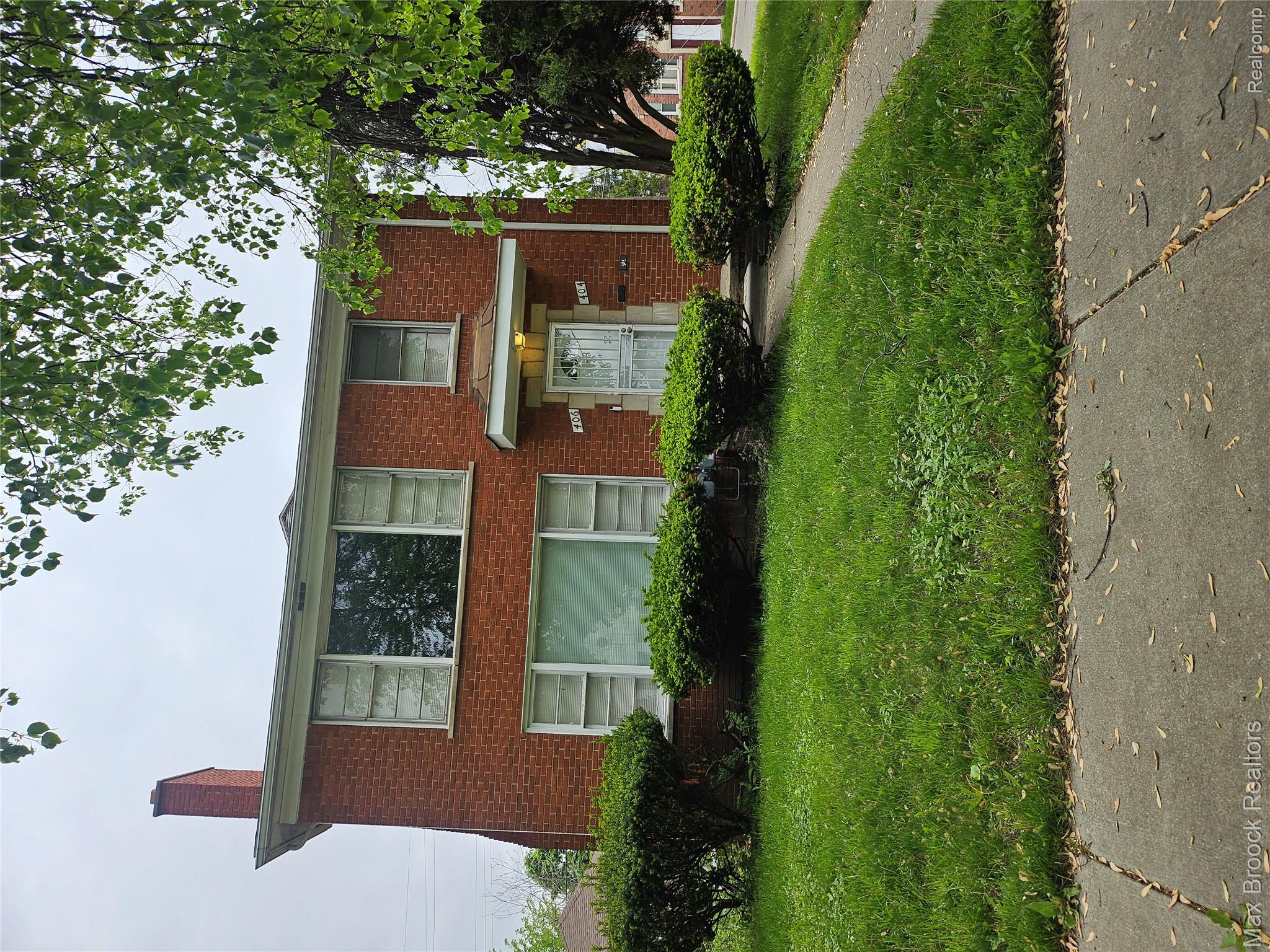 404-406 W Golden Property Photo 1