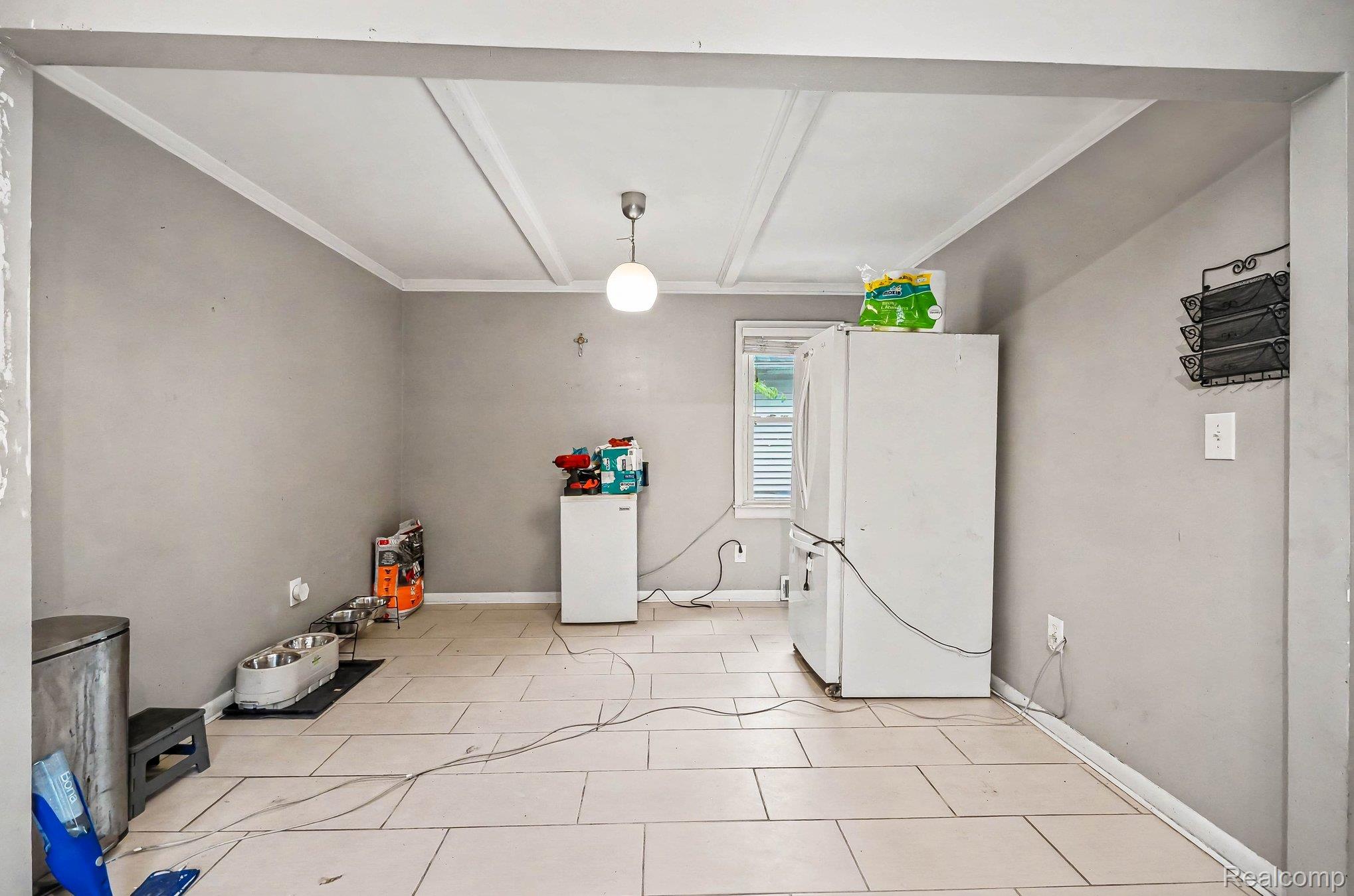 2126 Roslyn Road Property Photo 5