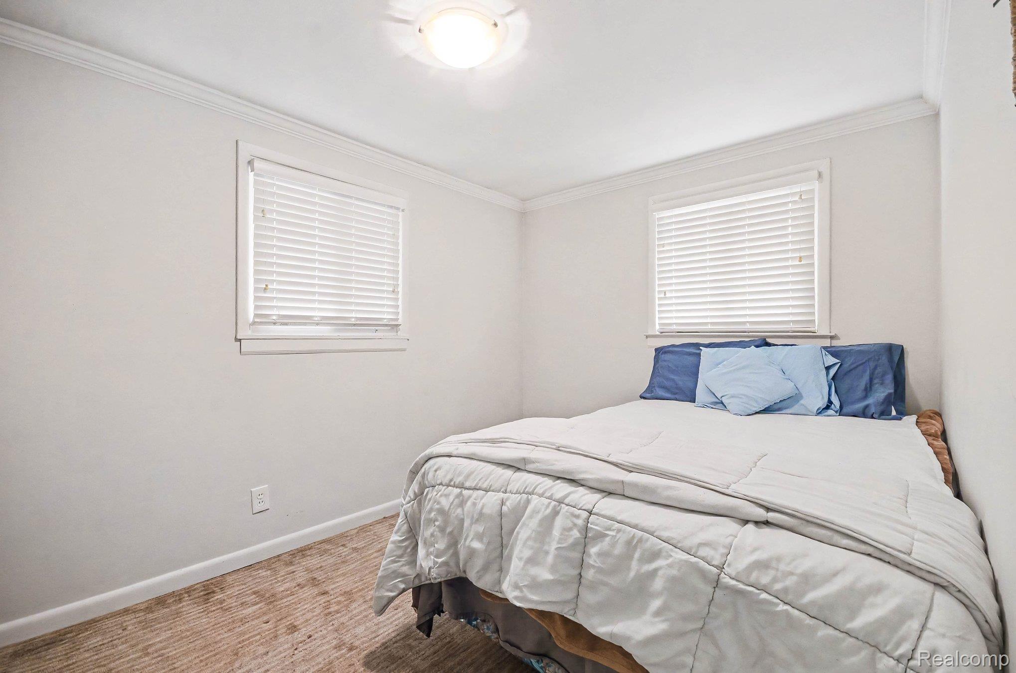 2126 Roslyn Road Property Photo 9