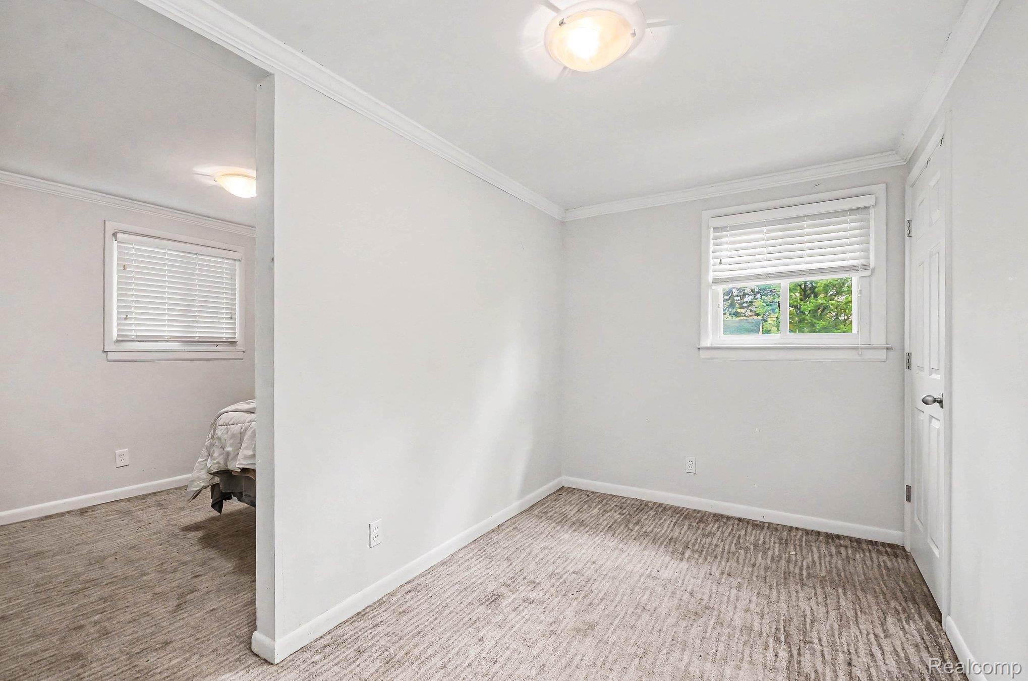 2126 Roslyn Road Property Photo 13