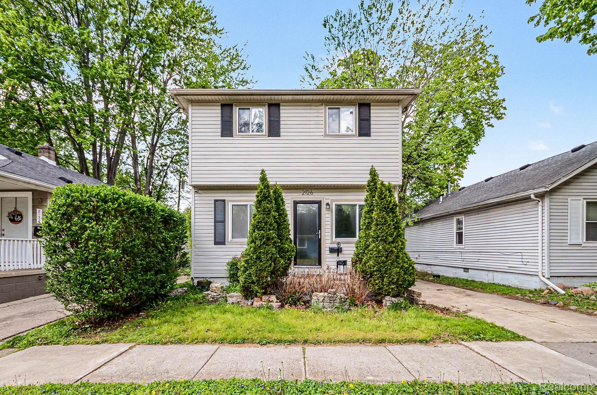 2126 Roslyn Road Property Photo 16