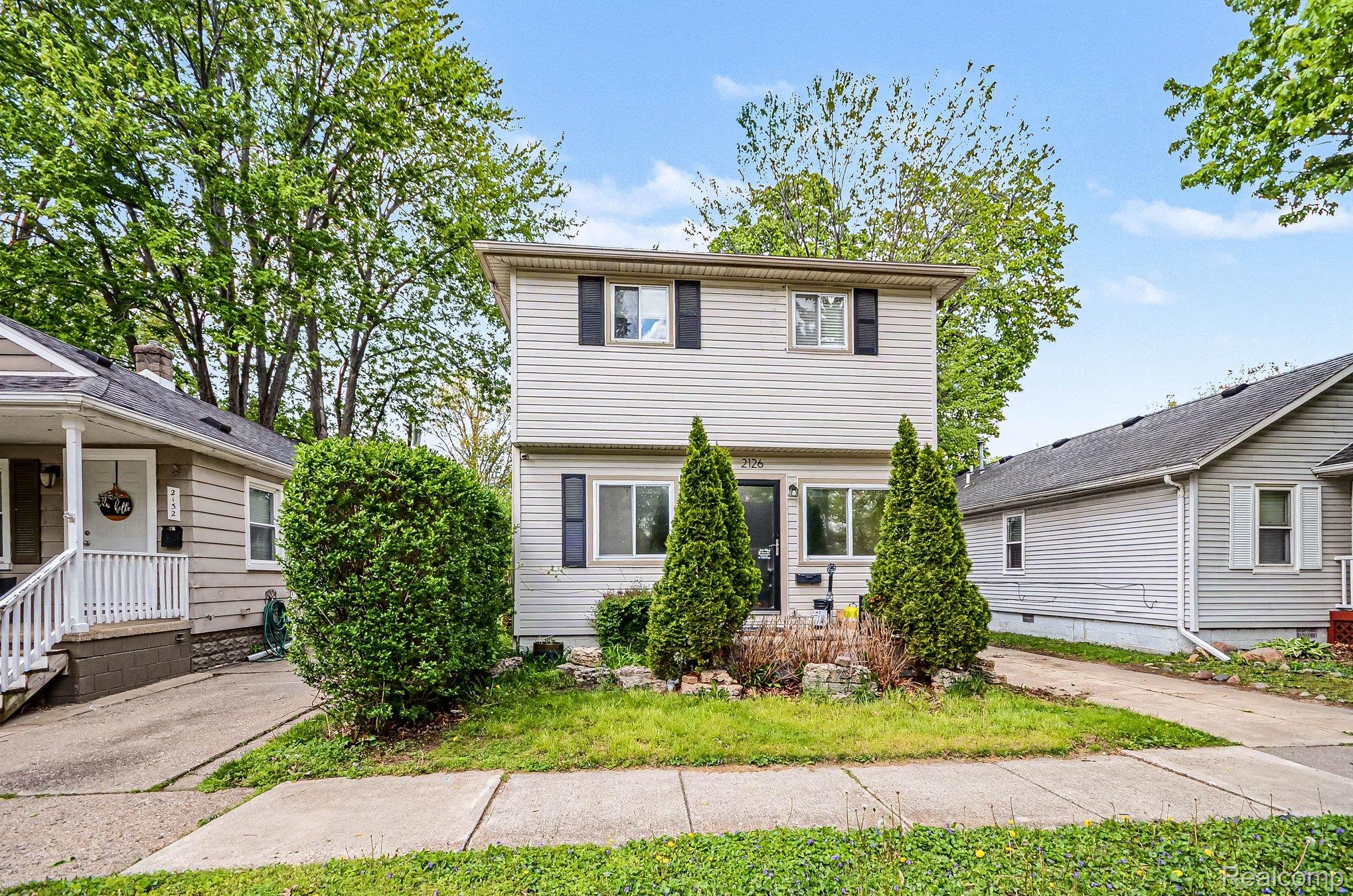 2126 Roslyn Road Property Photo 18