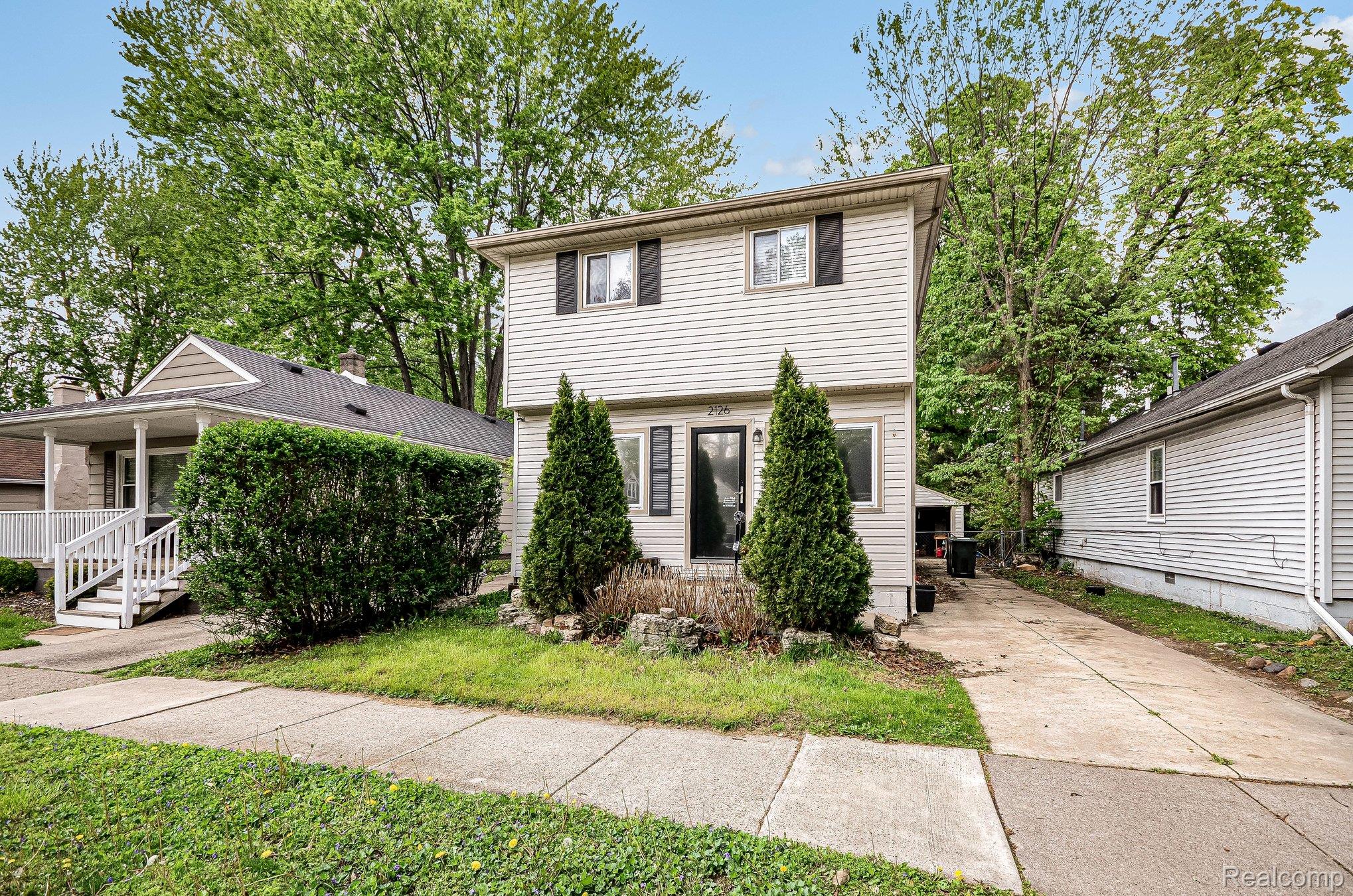 2126 Roslyn Road Property Photo 19