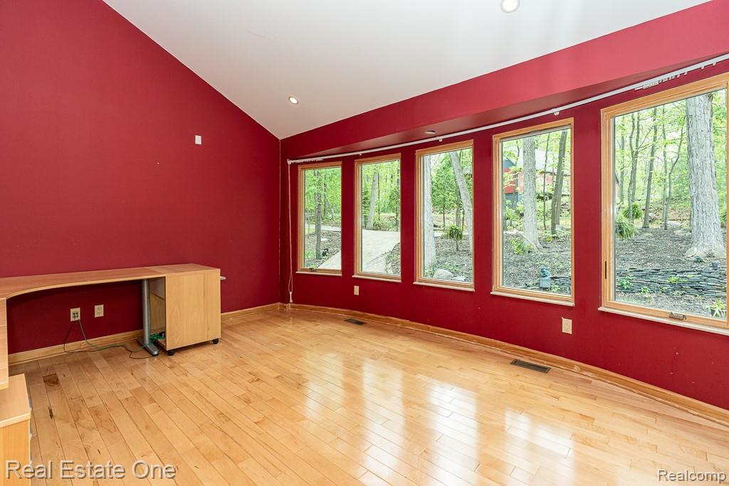 2670 Spring Grove Drive Property Photo 9