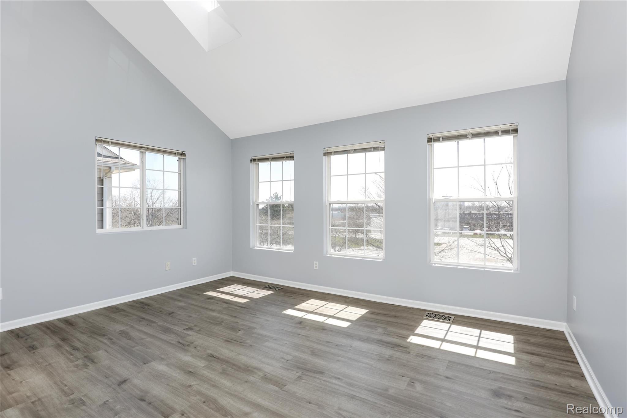 1111 Beaver Run Property Photo 5