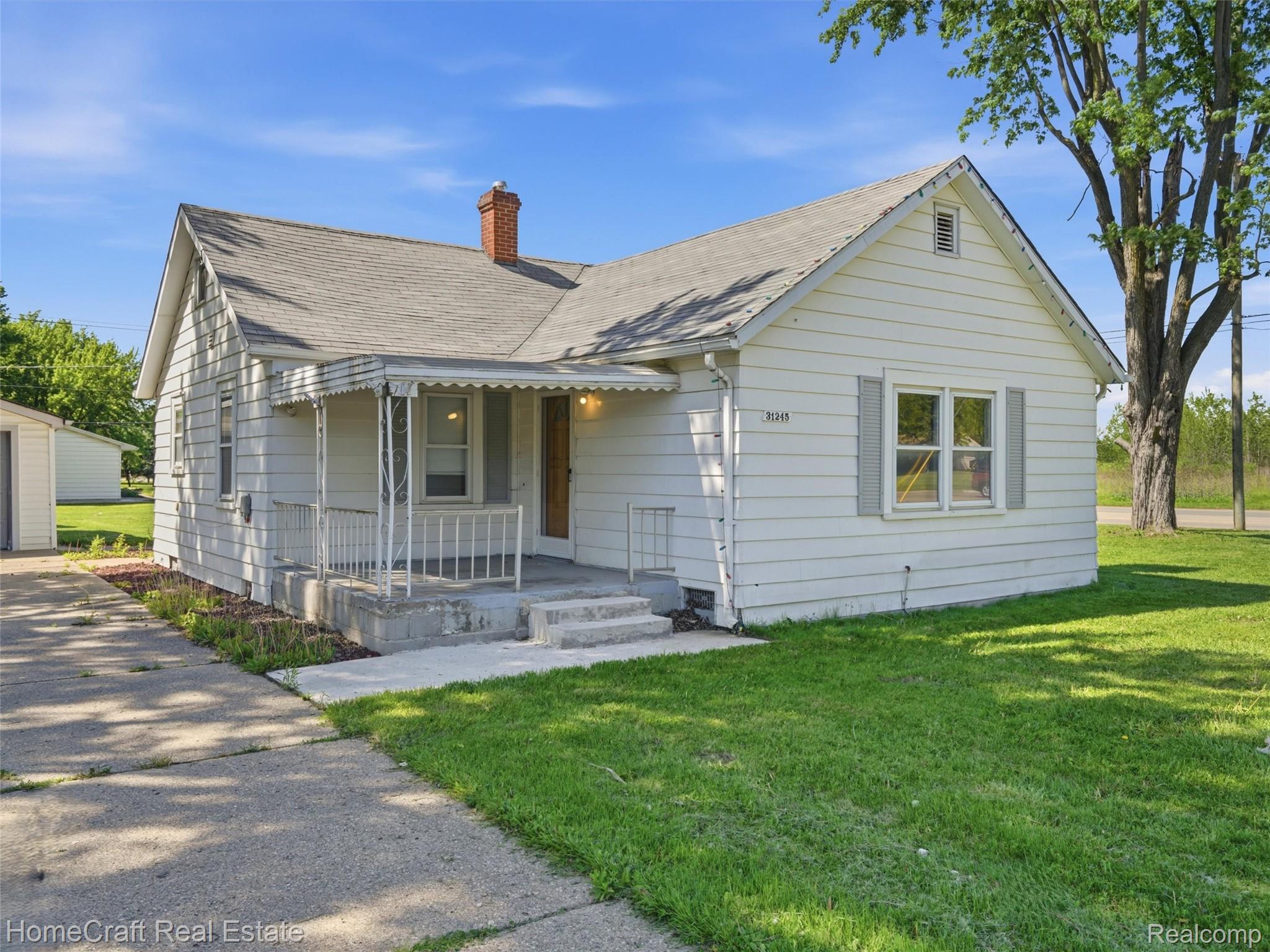 31245 BEVERLY Road Property Photo 1
