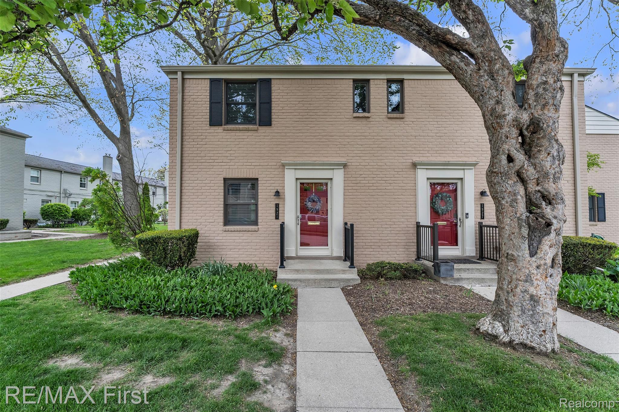 1921 Graefield Road Property Photo 1
