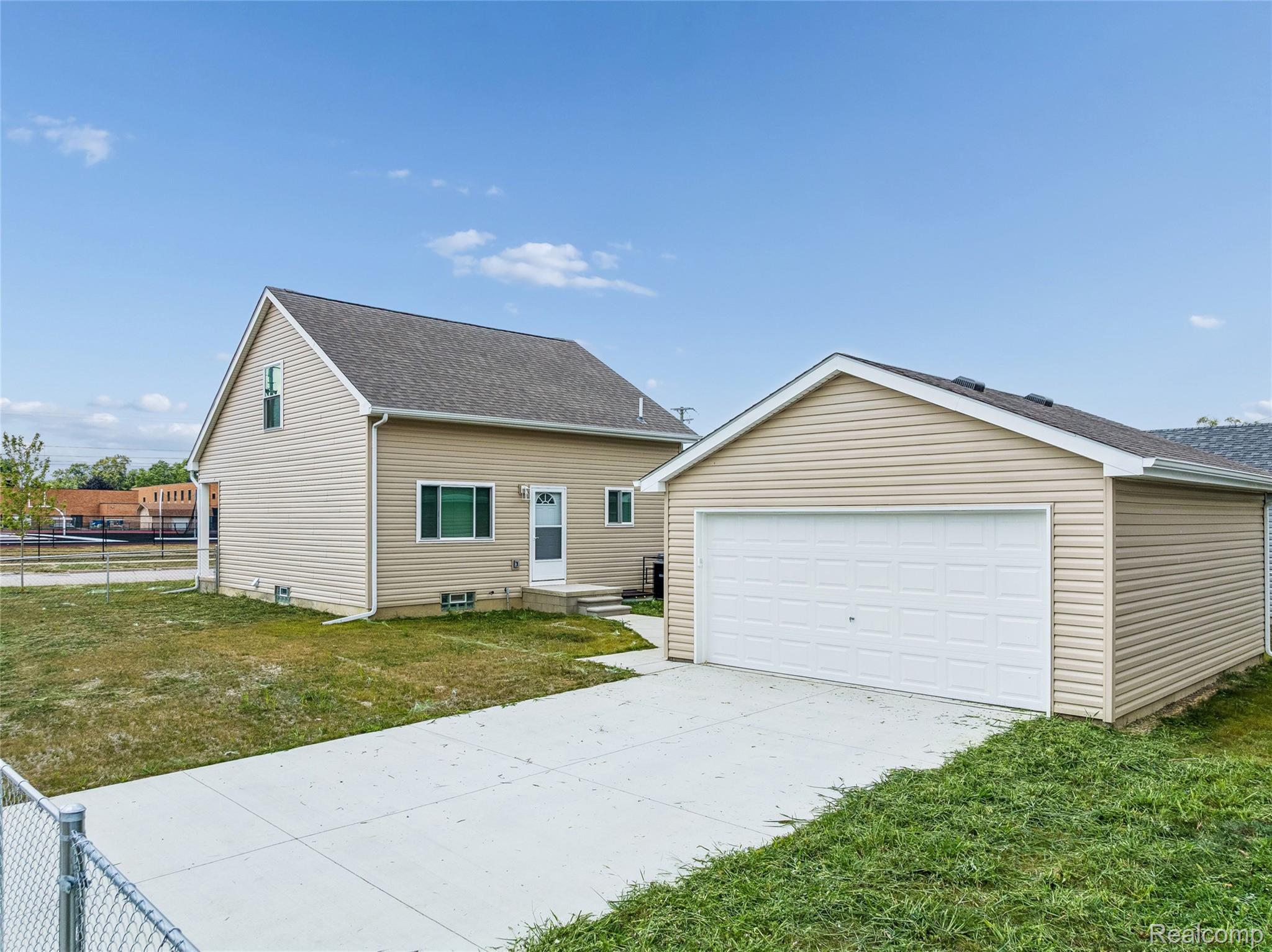 22708 Mac Arthur Property Photo 5