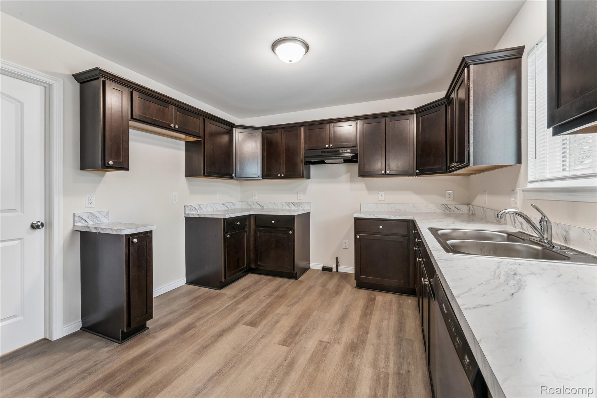 22708 Mac Arthur Property Photo 7