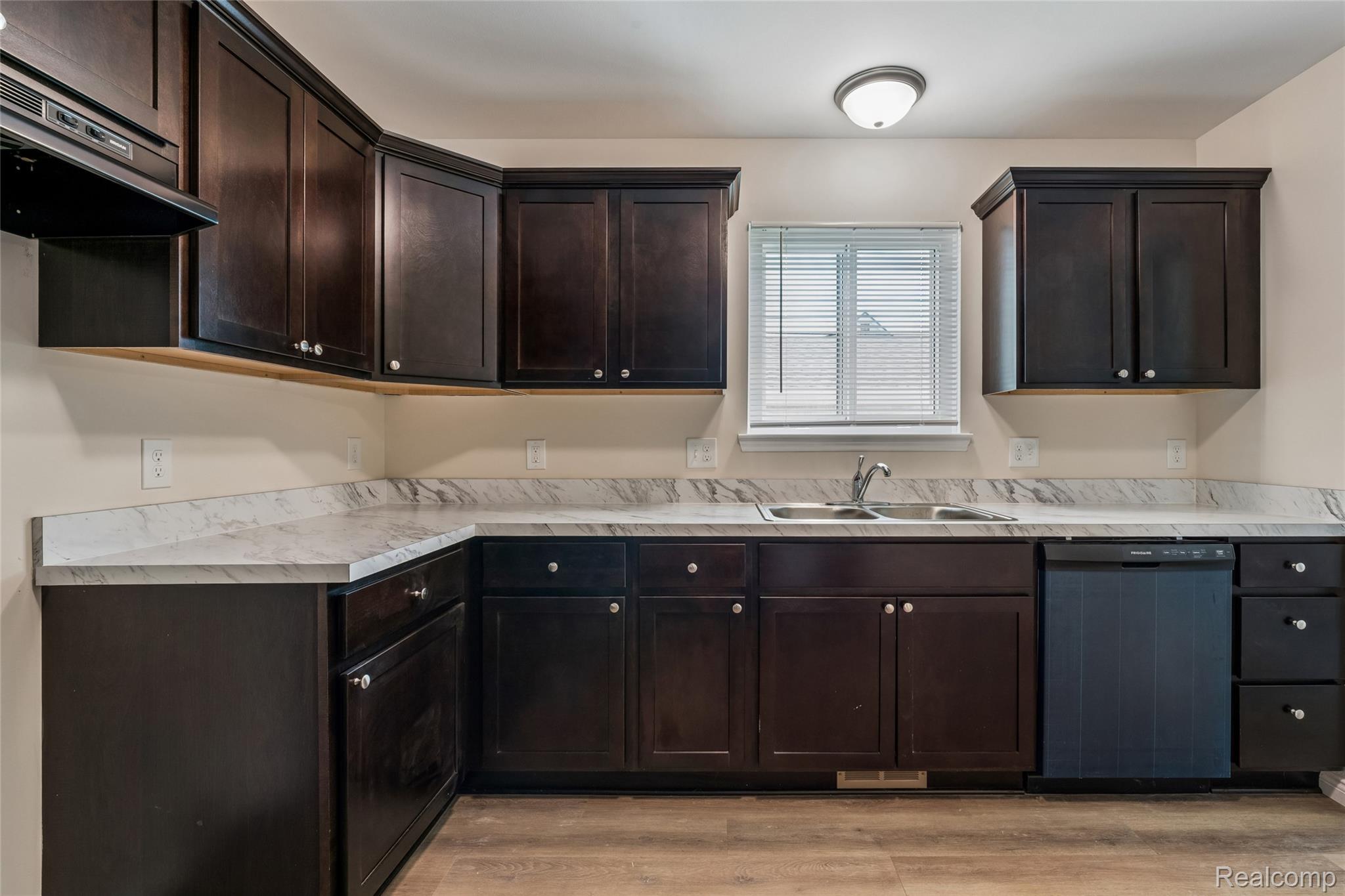 22708 Mac Arthur Property Photo 9