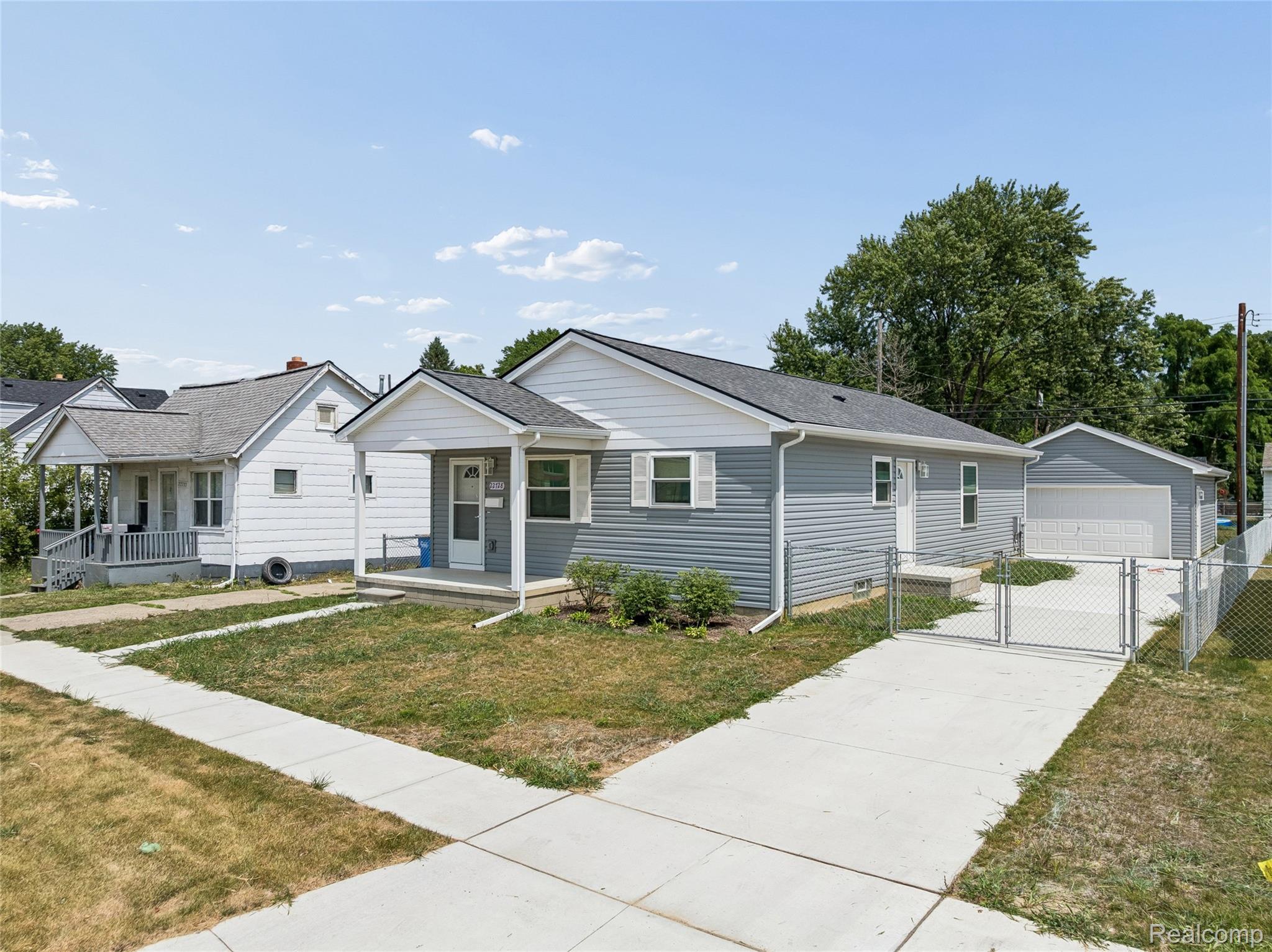 22728 Mac Arthur Property Photo 1