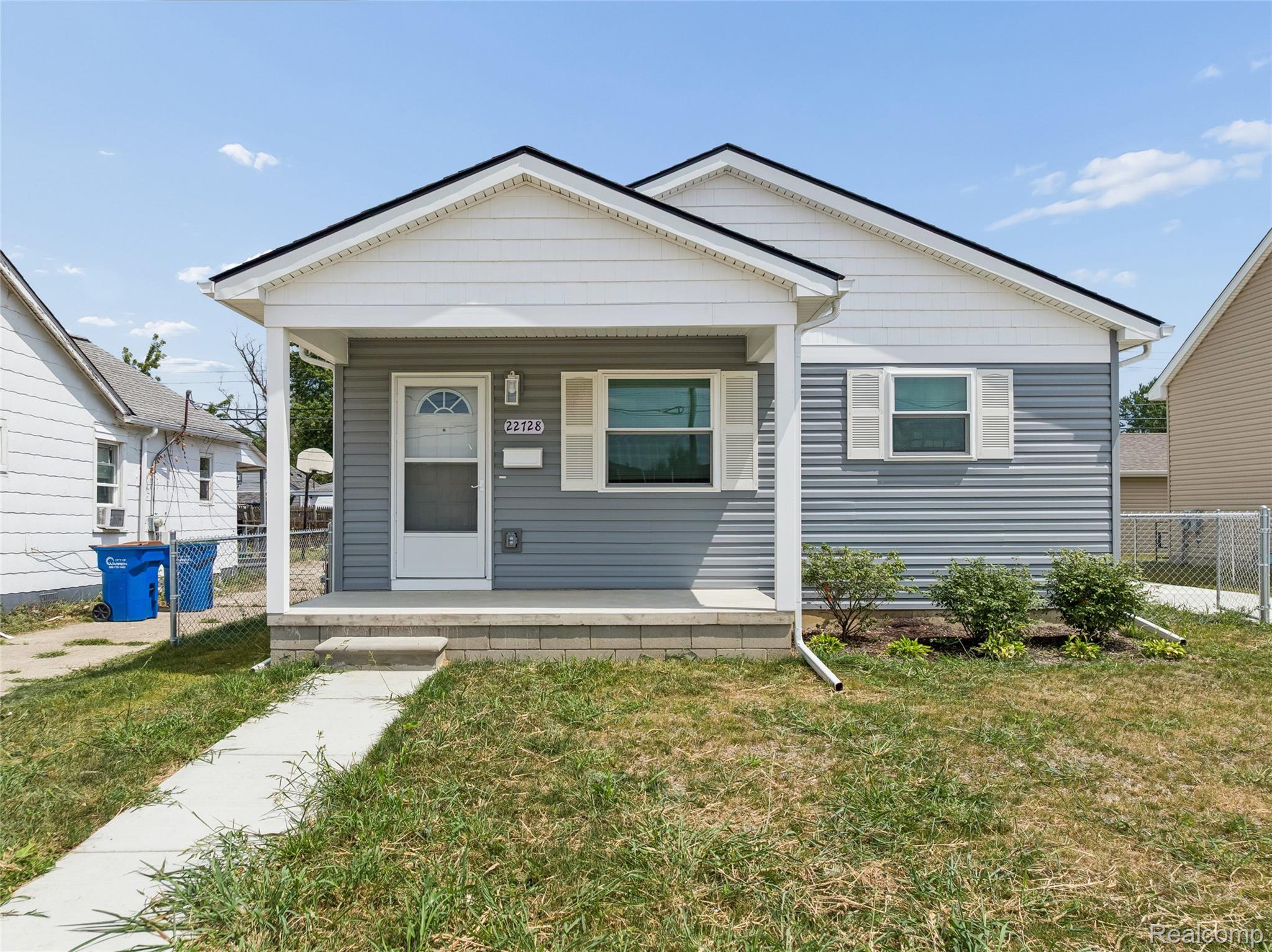 22728 Mac Arthur Property Photo 2
