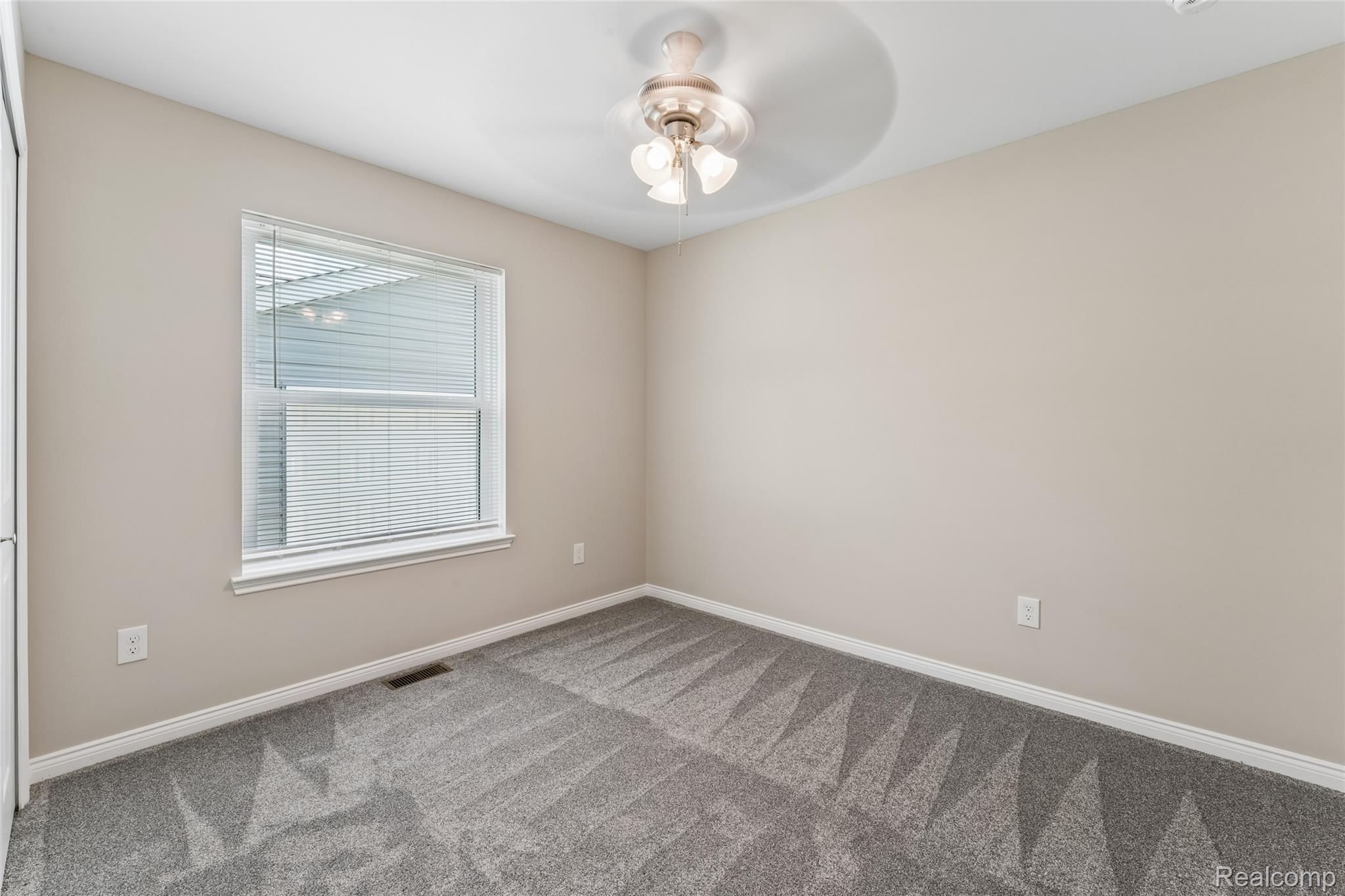 22728 Mac Arthur Property Photo 12