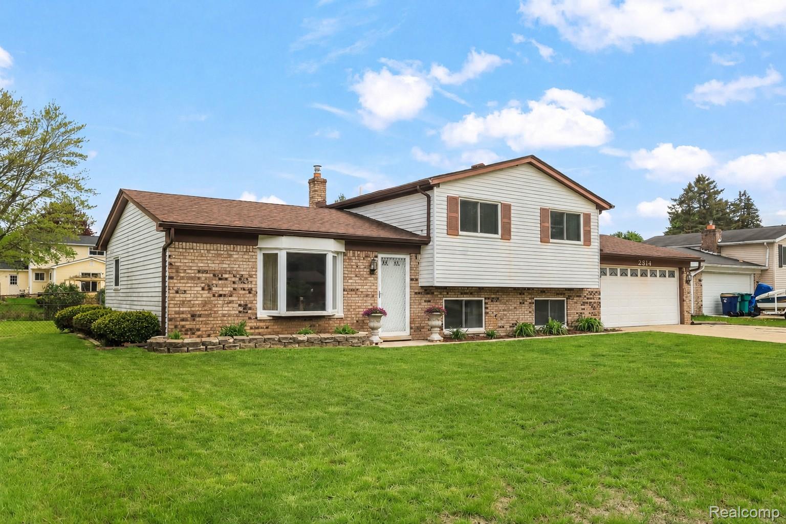 2814 Burgess Hill Drive Property Photo 1
