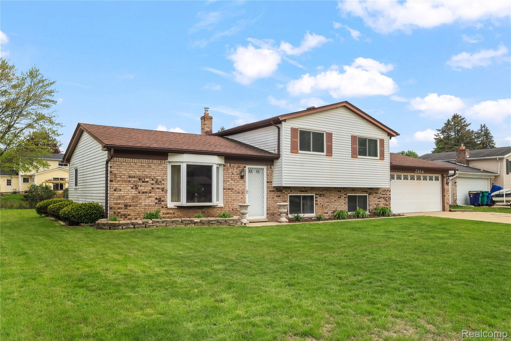 2814 Burgess Hill Drive Property Photo 3