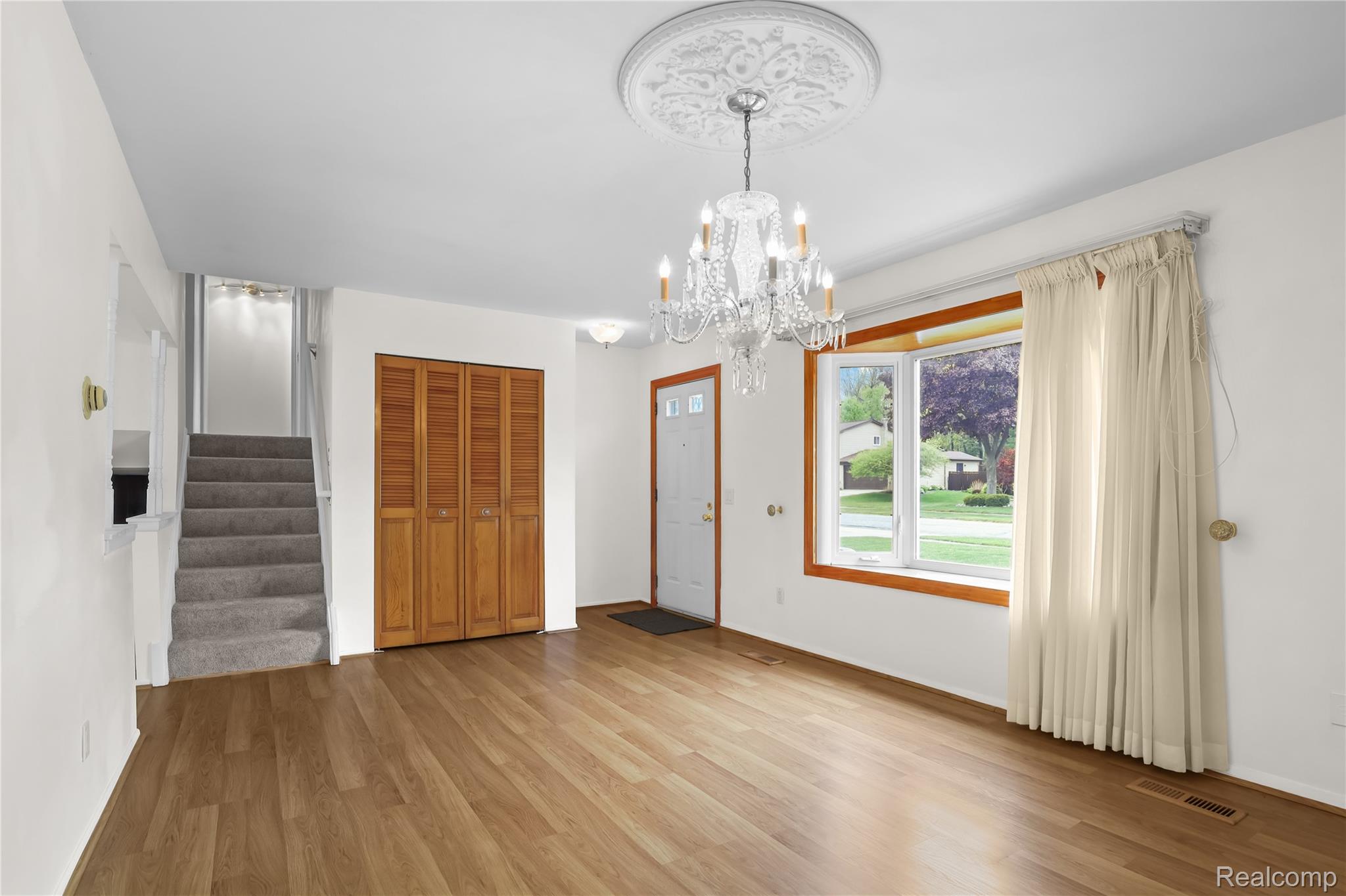 2814 Burgess Hill Drive Property Photo 8