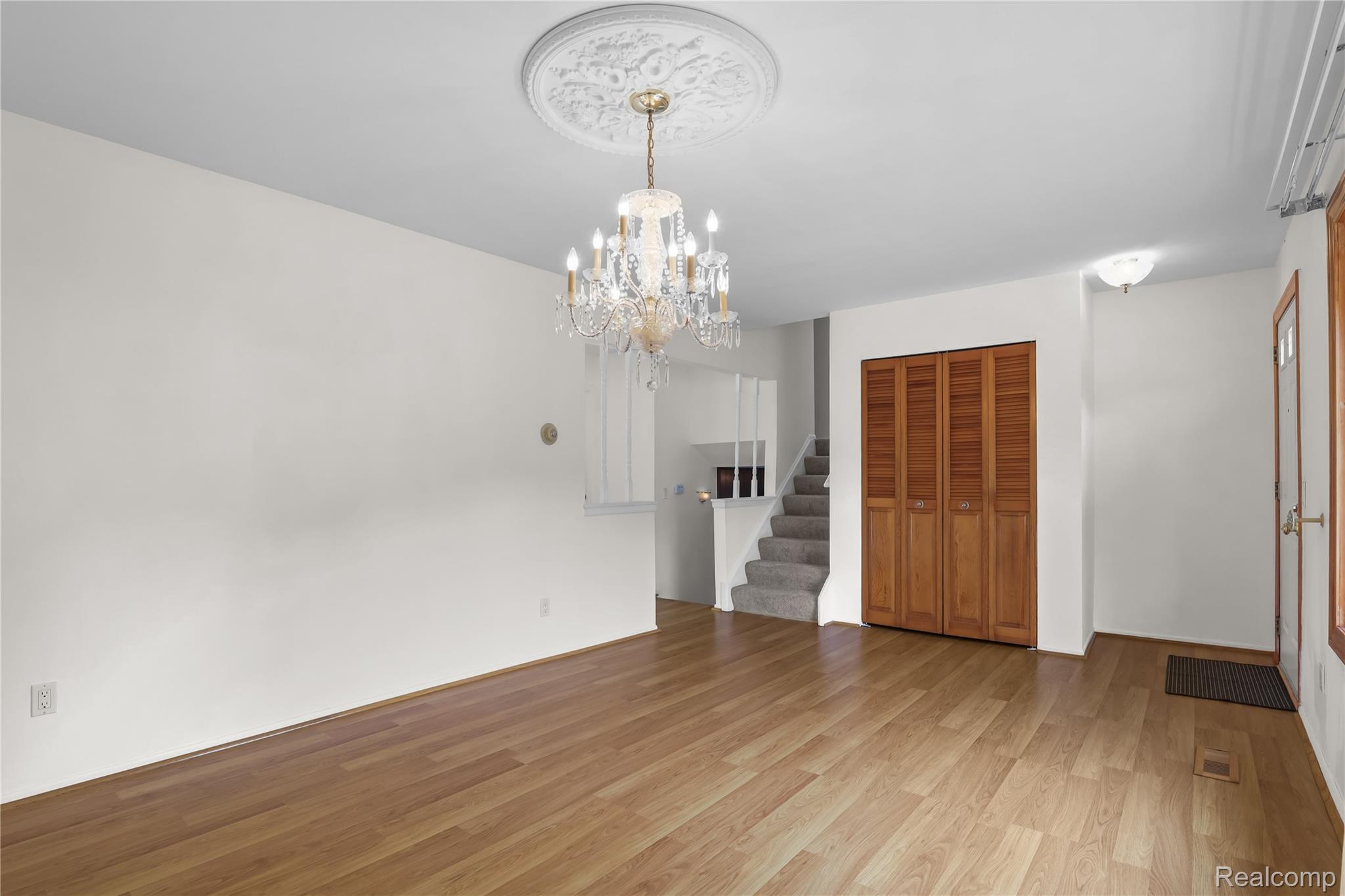 2814 Burgess Hill Drive Property Photo 9