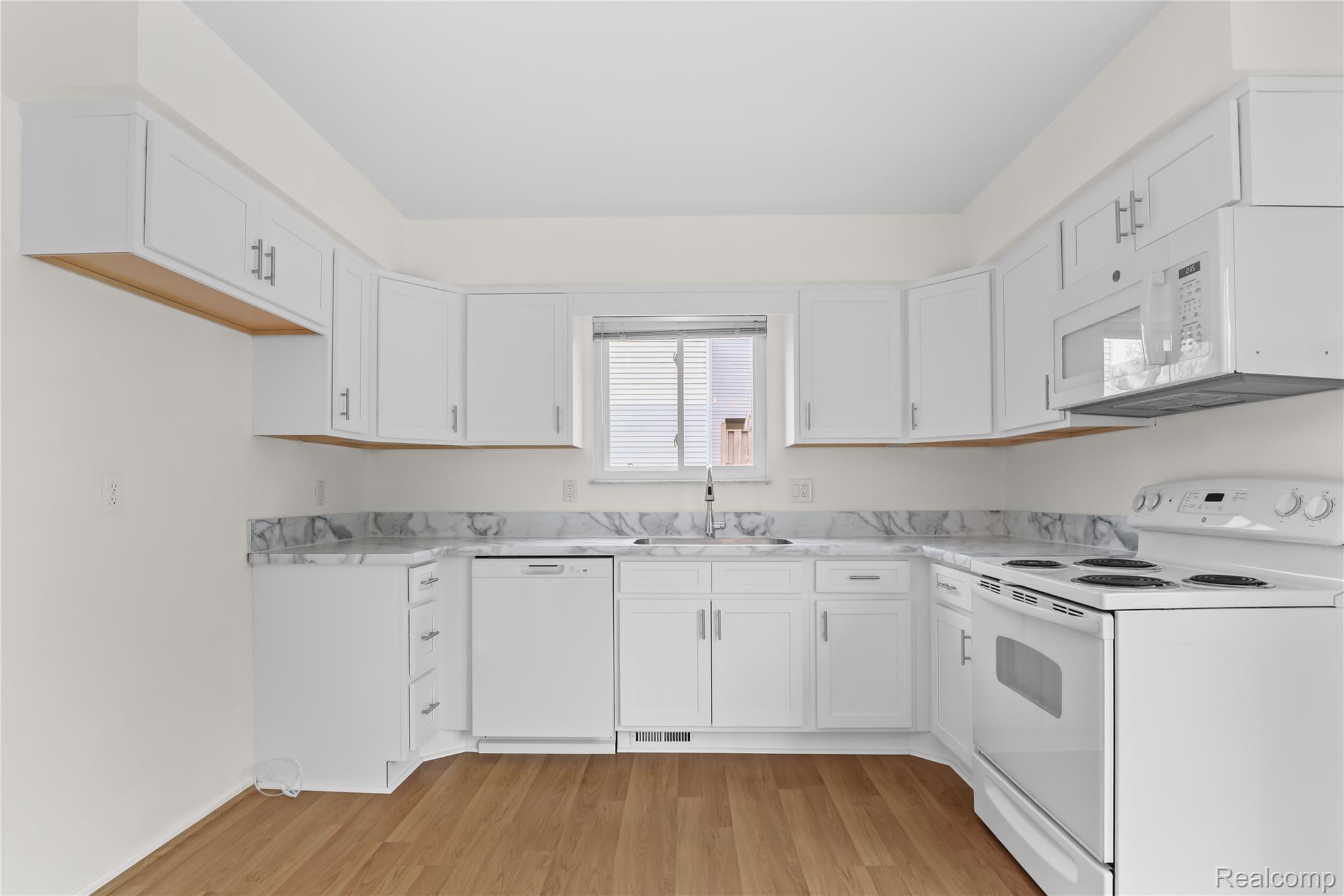 2814 Burgess Hill Drive Property Photo 11