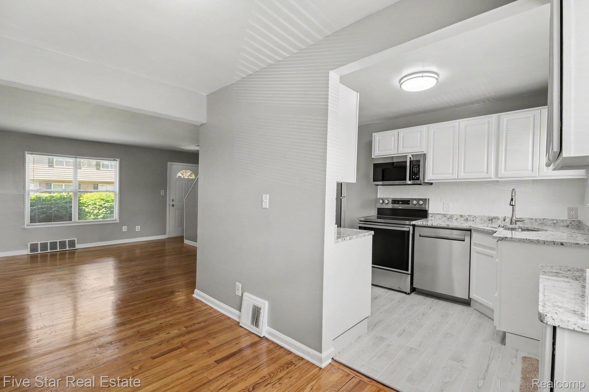 3370 Coolidge Highway Property Photo 8