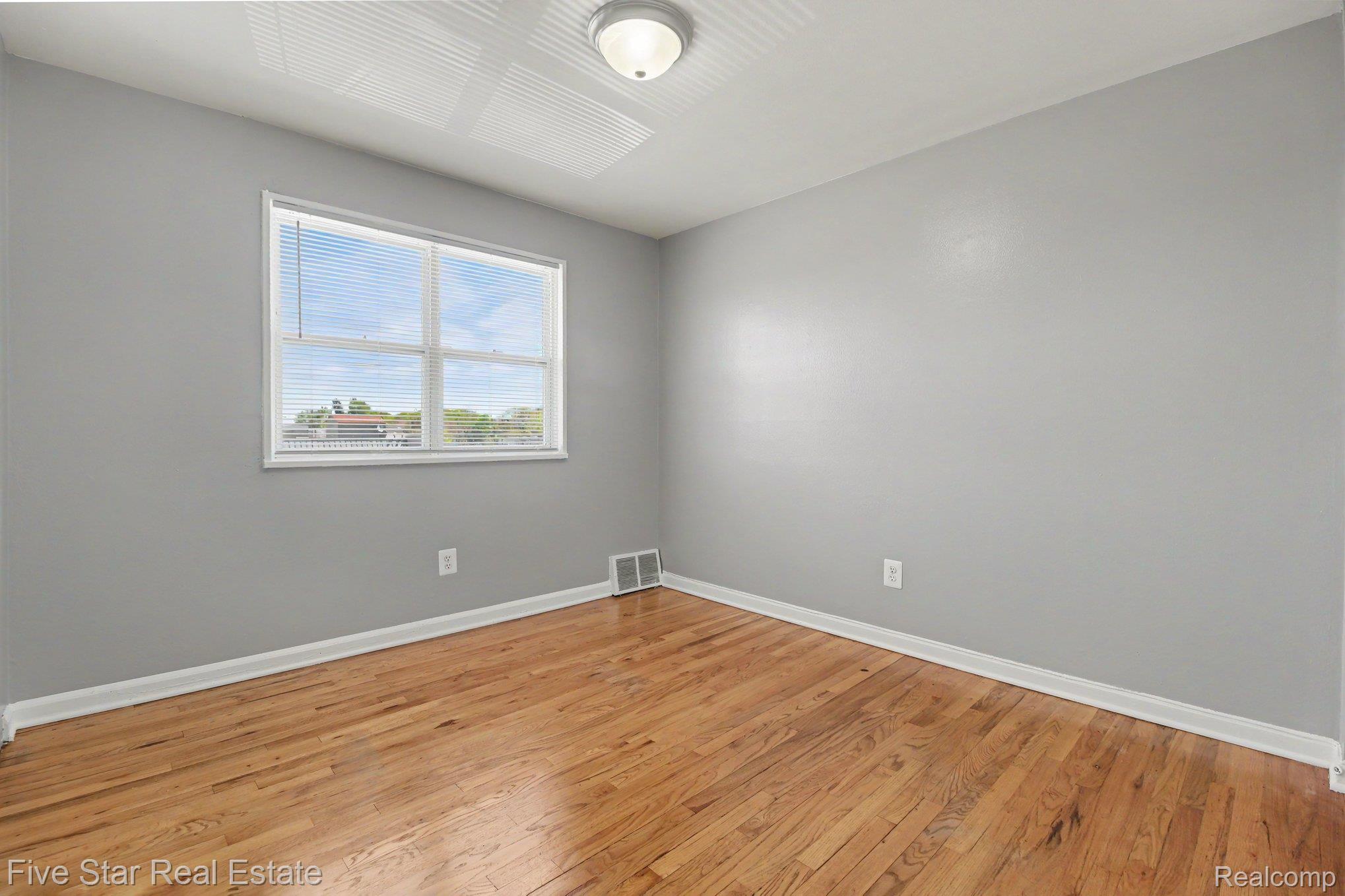 3370 Coolidge Highway Property Photo 13