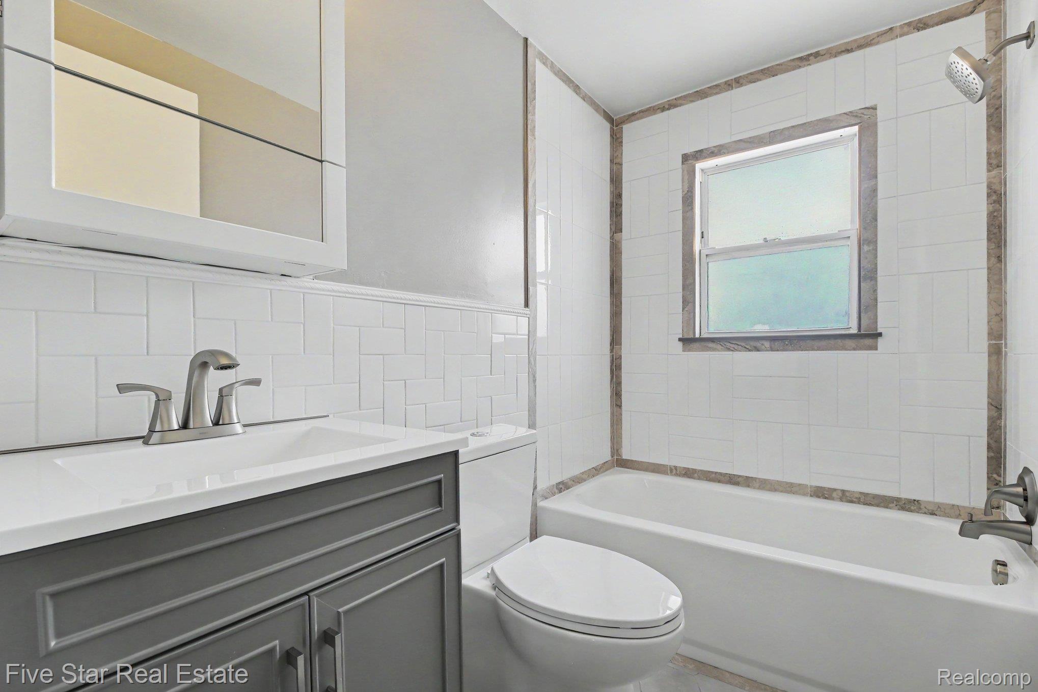 3370 Coolidge Highway Property Photo 14