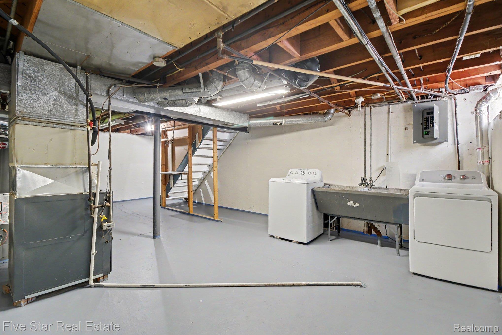 3370 Coolidge Highway Property Photo 17