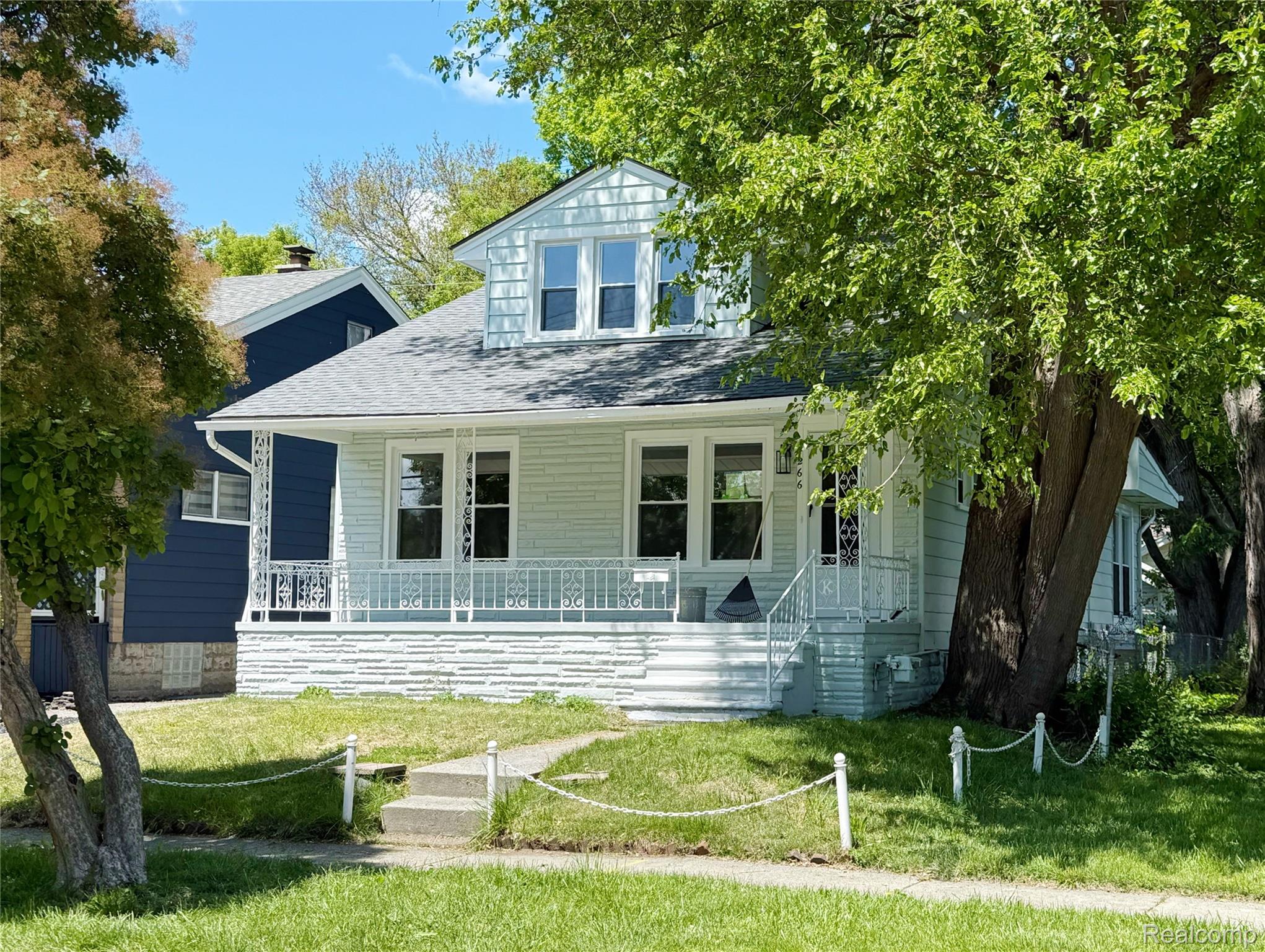 266 W Bennett Avenue Property Photo 2