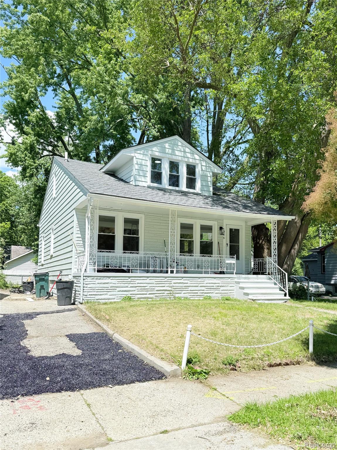 266 W Bennett Avenue Property Photo 4
