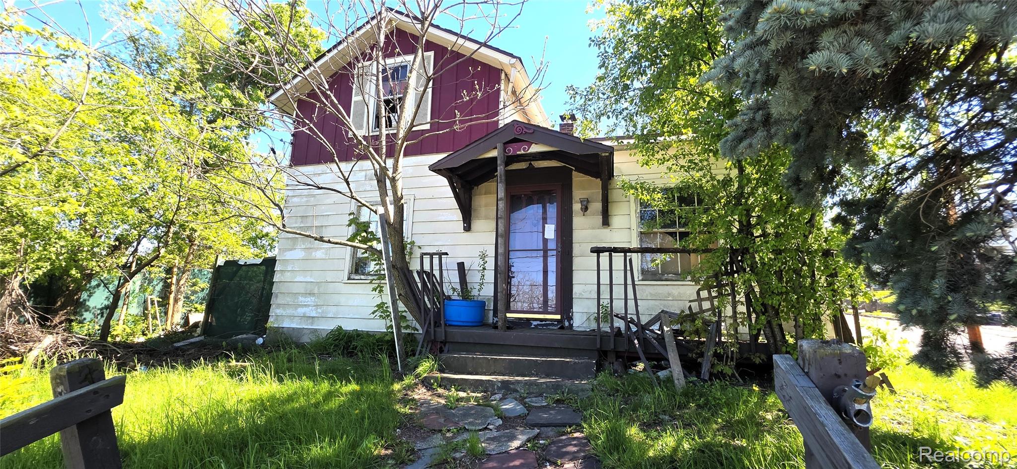 2015 W Court Street Property Photo 1