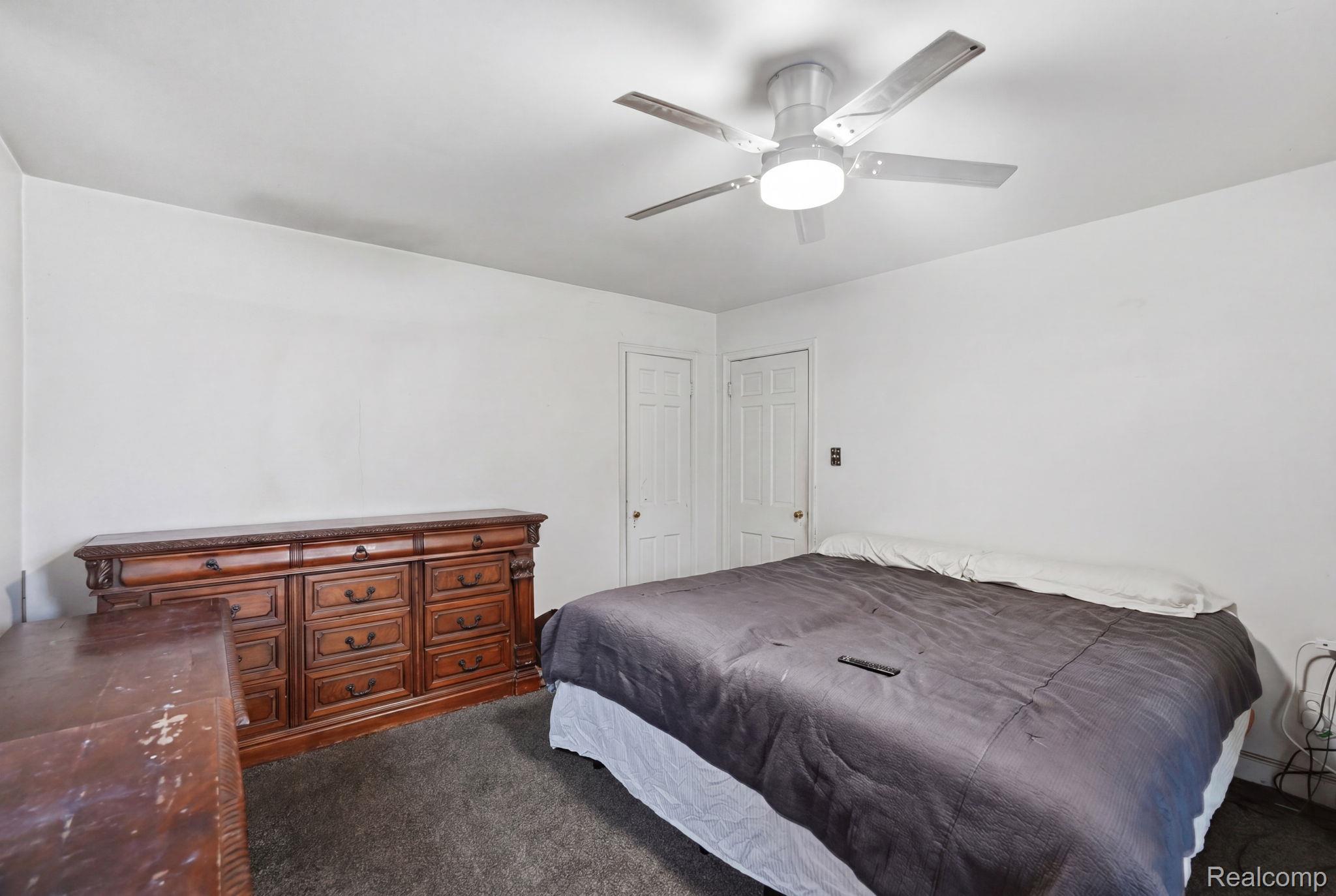 5566 W Outer Drive Property Photo 11