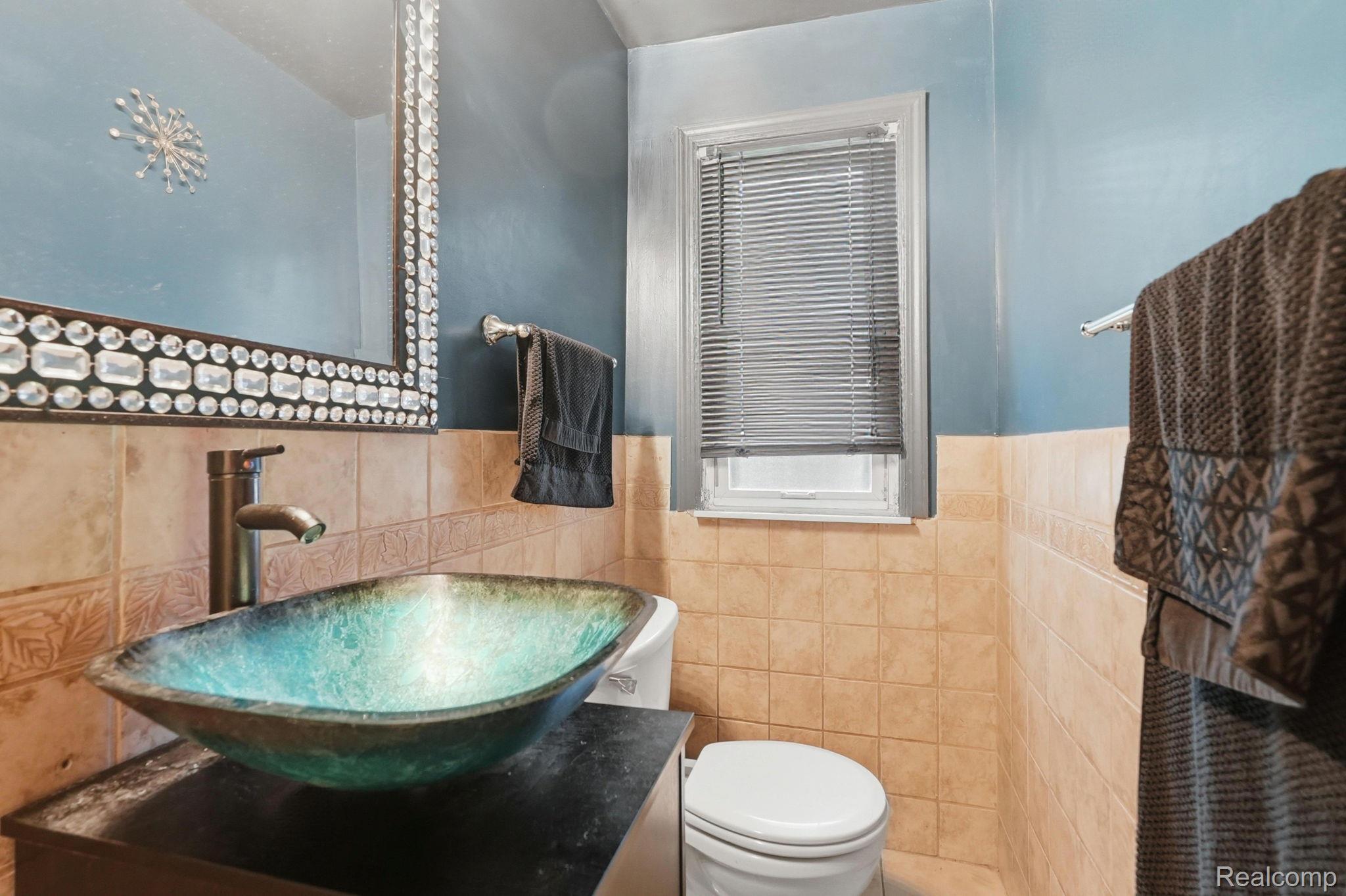 5566 W Outer Drive Property Photo 17