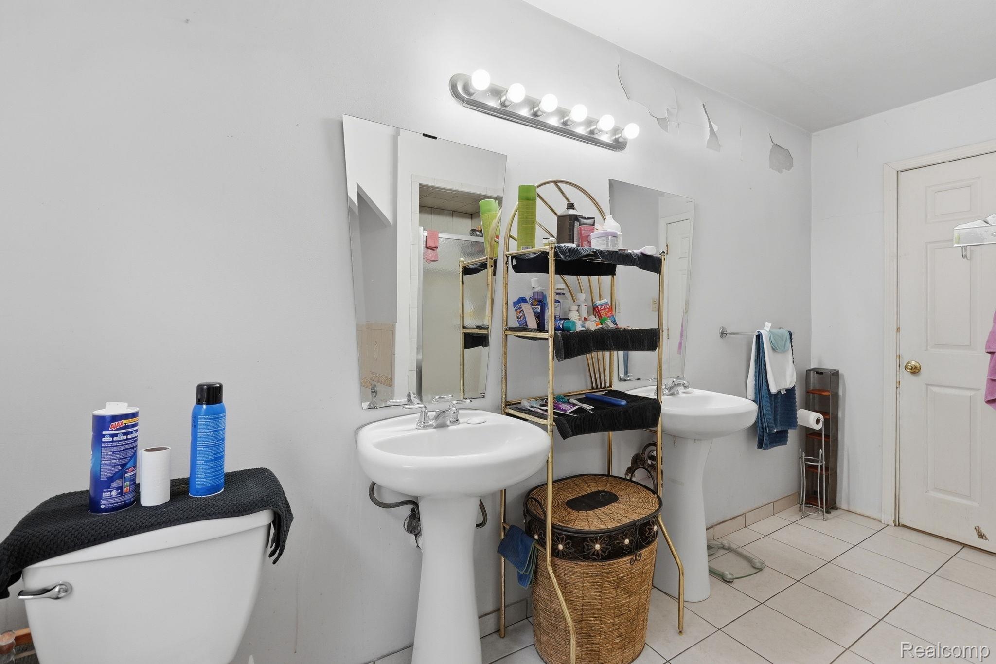 5566 W Outer Drive Property Photo 18