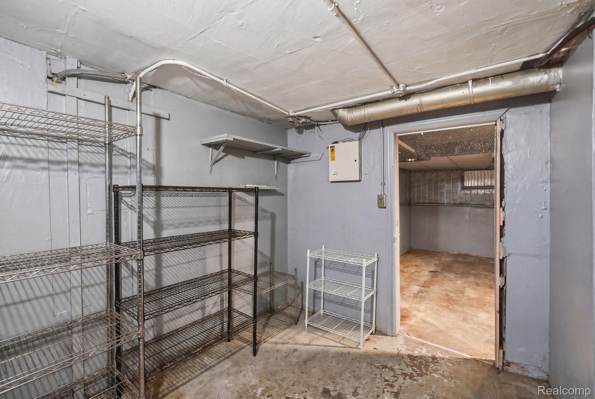 5566 W Outer Drive Property Photo 20