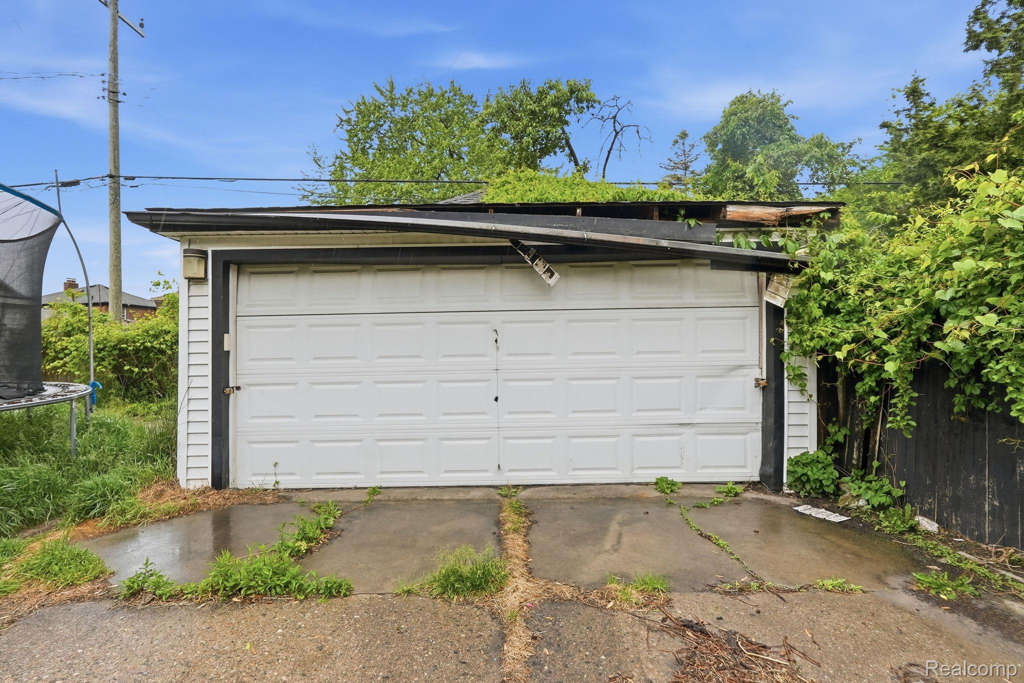 5566 W Outer Drive Property Photo 26
